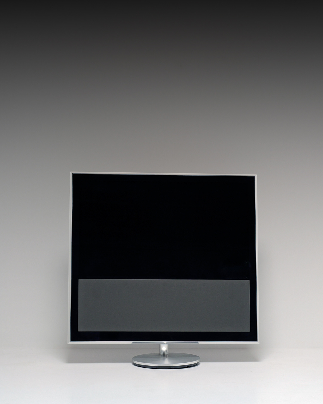 Bang & Olufsen BeoVision 10–46″ Piano Black - WAUW