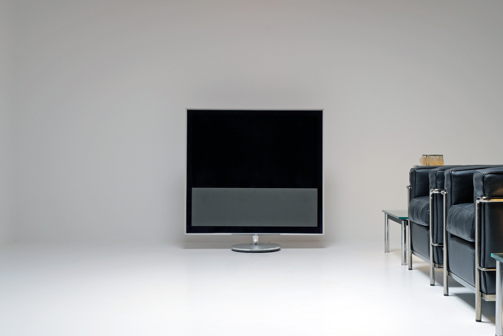 Bang & Olufsen BeoVision 10–46″ Piano Black