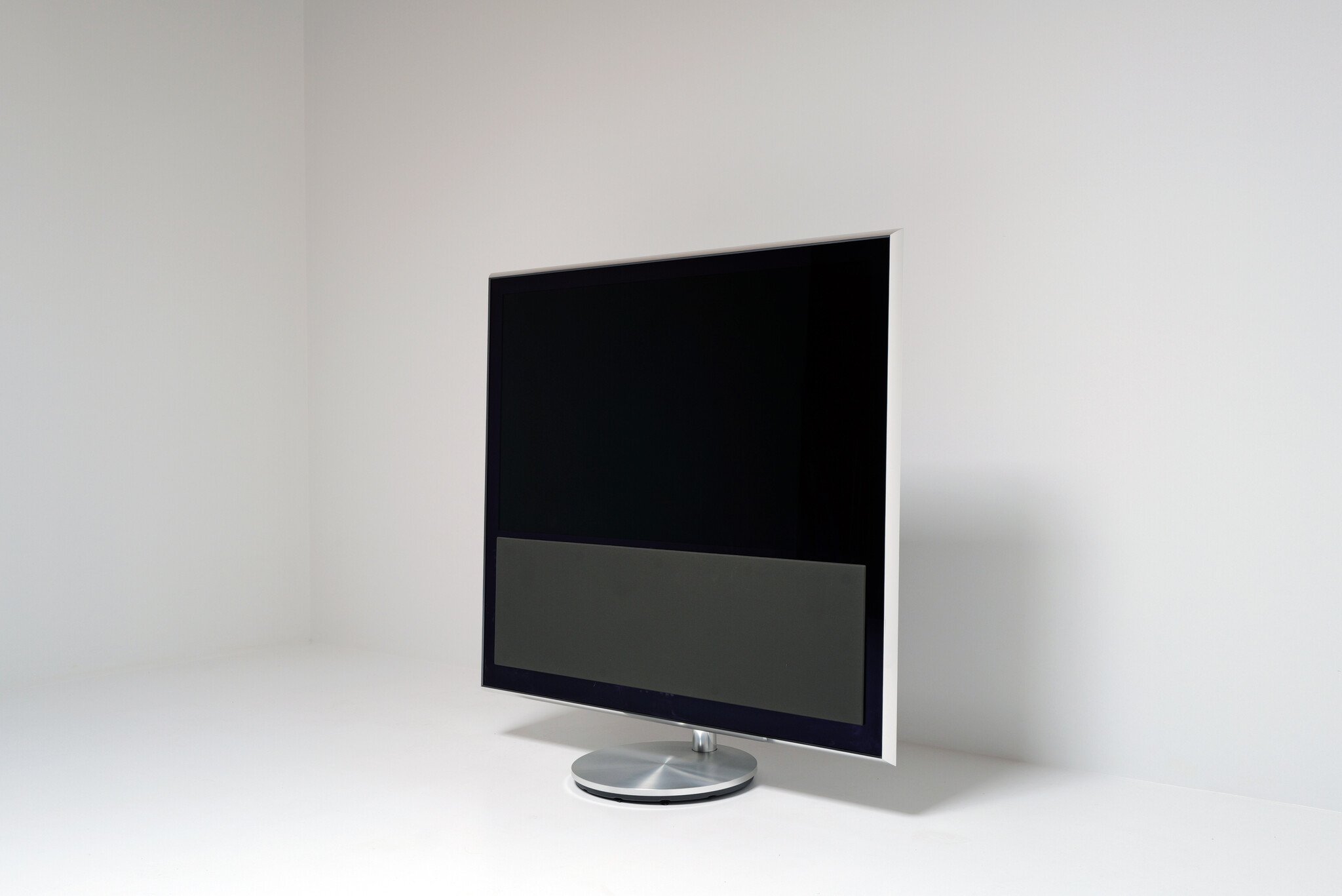 Bang & Olufsen BeoVision 10–46″ Piano Black
