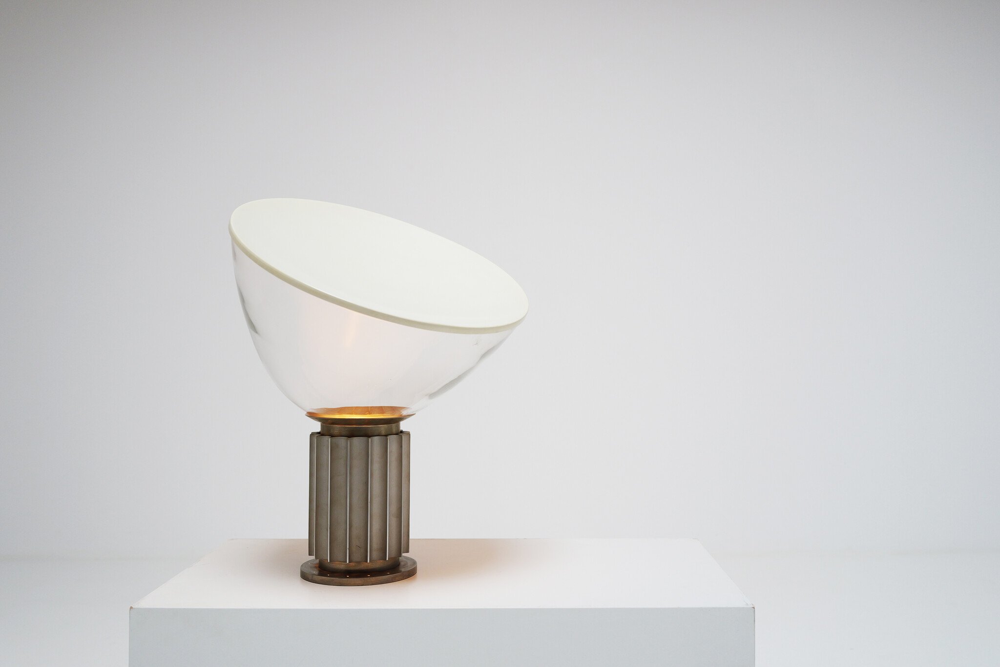 Flos Taccia lamp van Achille & Pier Giacomo Castiglioni, 1962