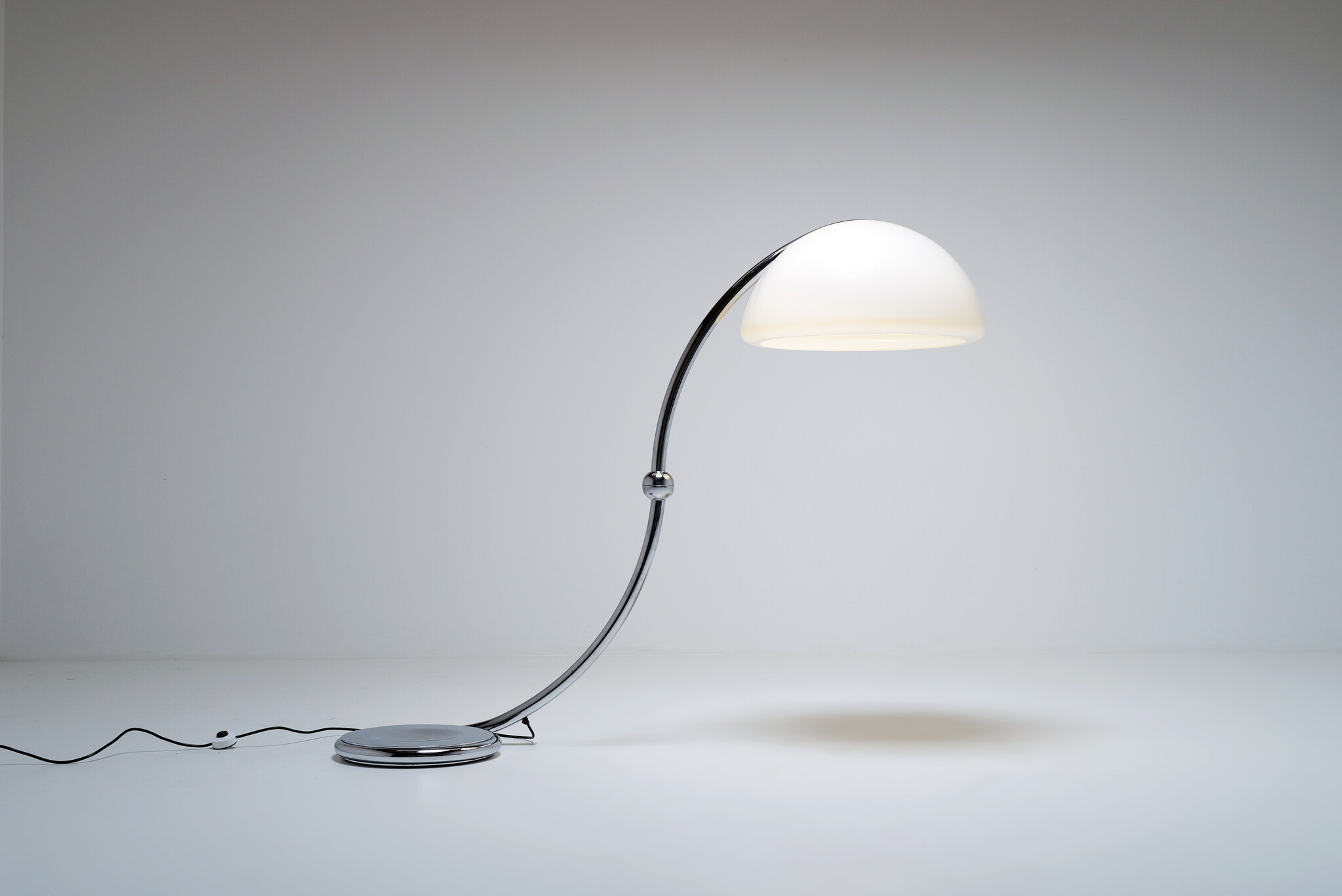 Italiaanse Serpente vloerlamp van Elio Martinelli, 1965