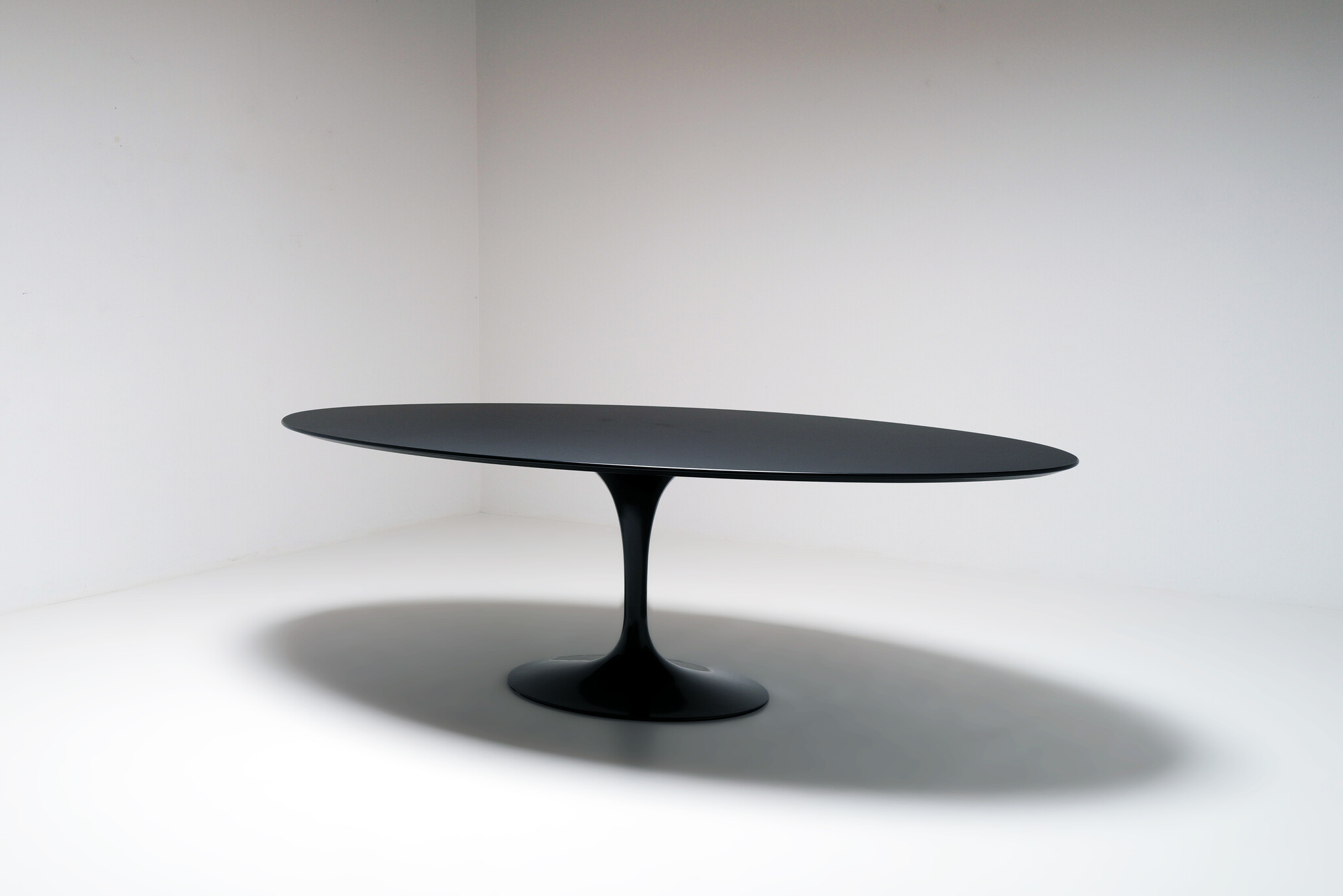 Knoll Tulip ovale tafel door Eero Saarinen, 1957