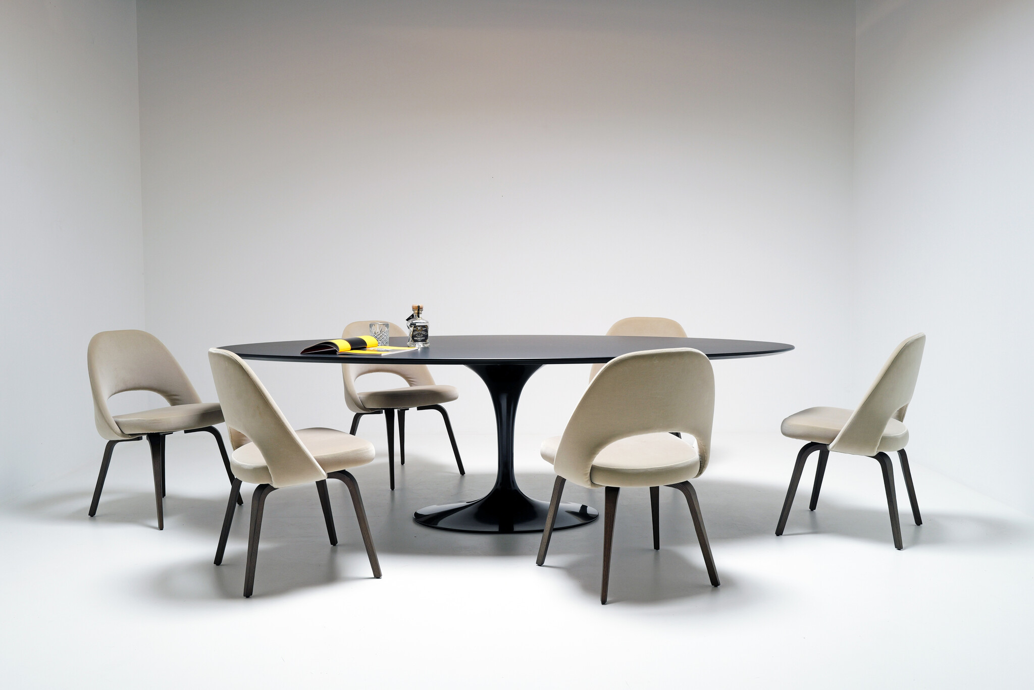 Knoll Tulip ovale tafel door Eero Saarinen, 1957