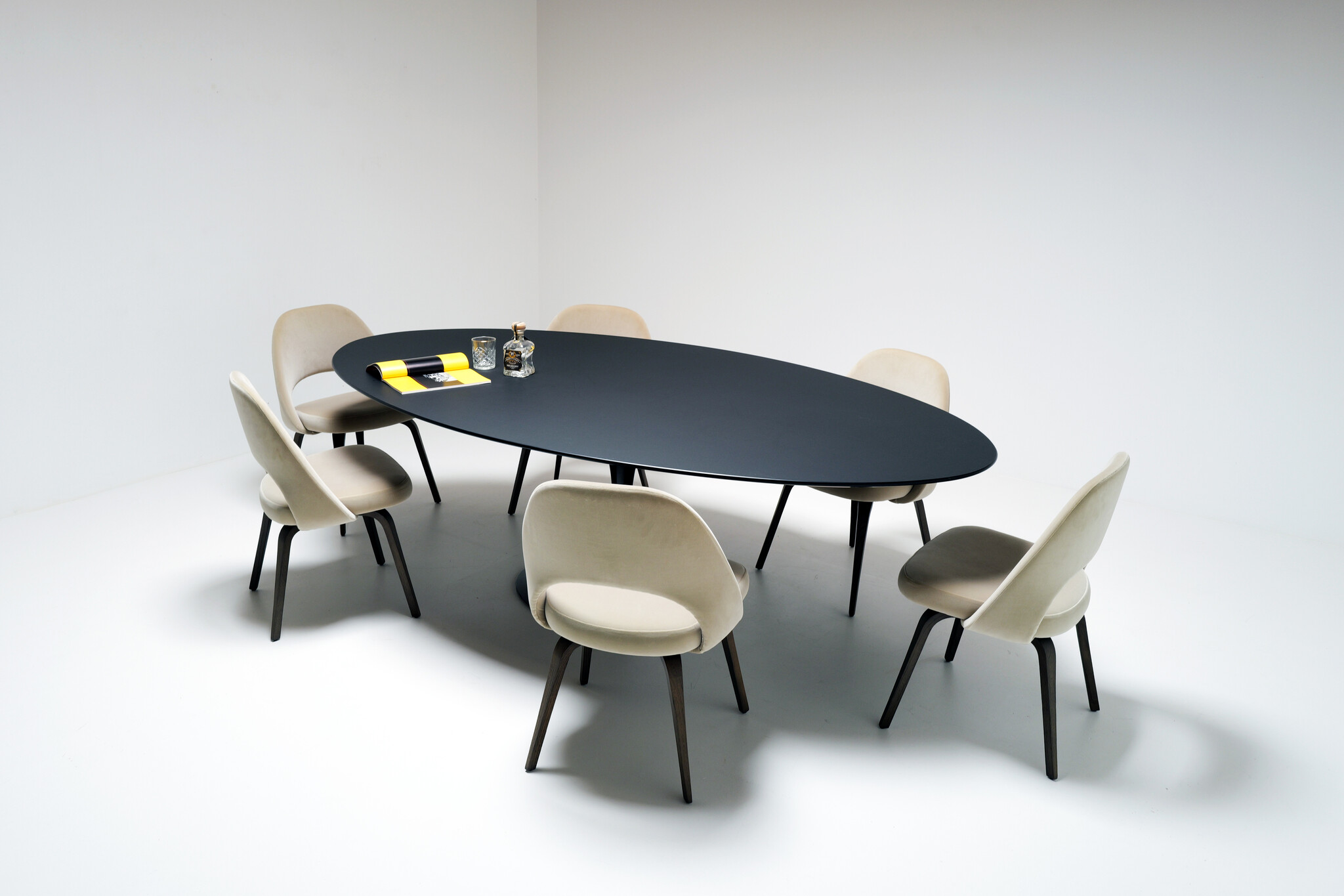 Knoll Tulip ovale tafel door Eero Saarinen, 1957