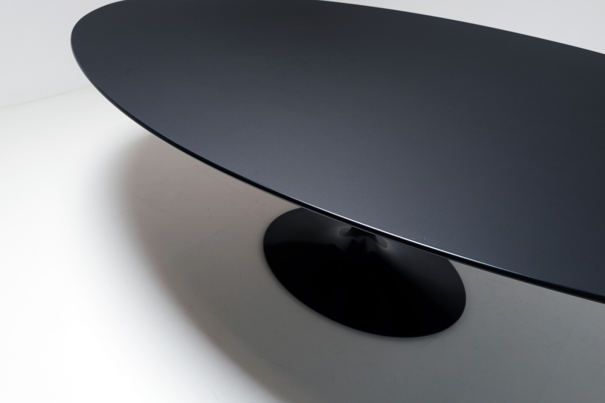 Knoll Tulip ovale tafel door Eero Saarinen, 1957