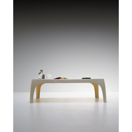Table basse en polyester