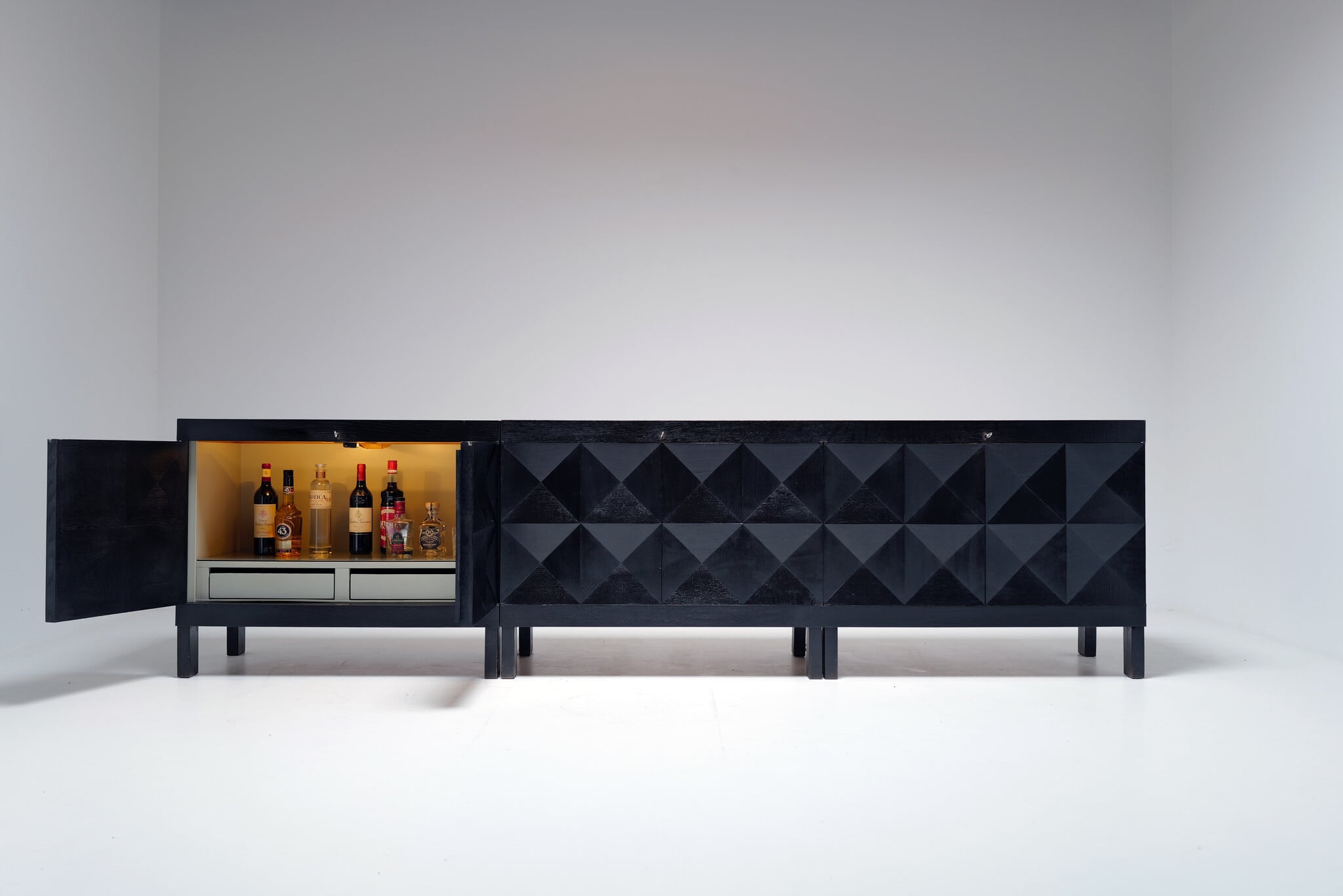 Zeldzame brutalistische sideboard en barkast van J. Batenburg voor E.M.Y, België, 1969