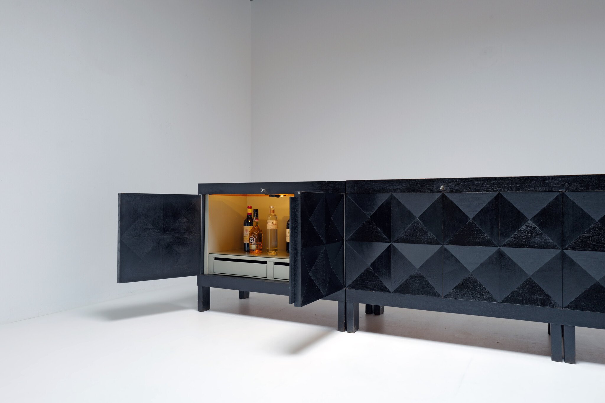 Zeldzame brutalistische sideboard en barkast van J. Batenburg voor E.M.Y, België, 1969