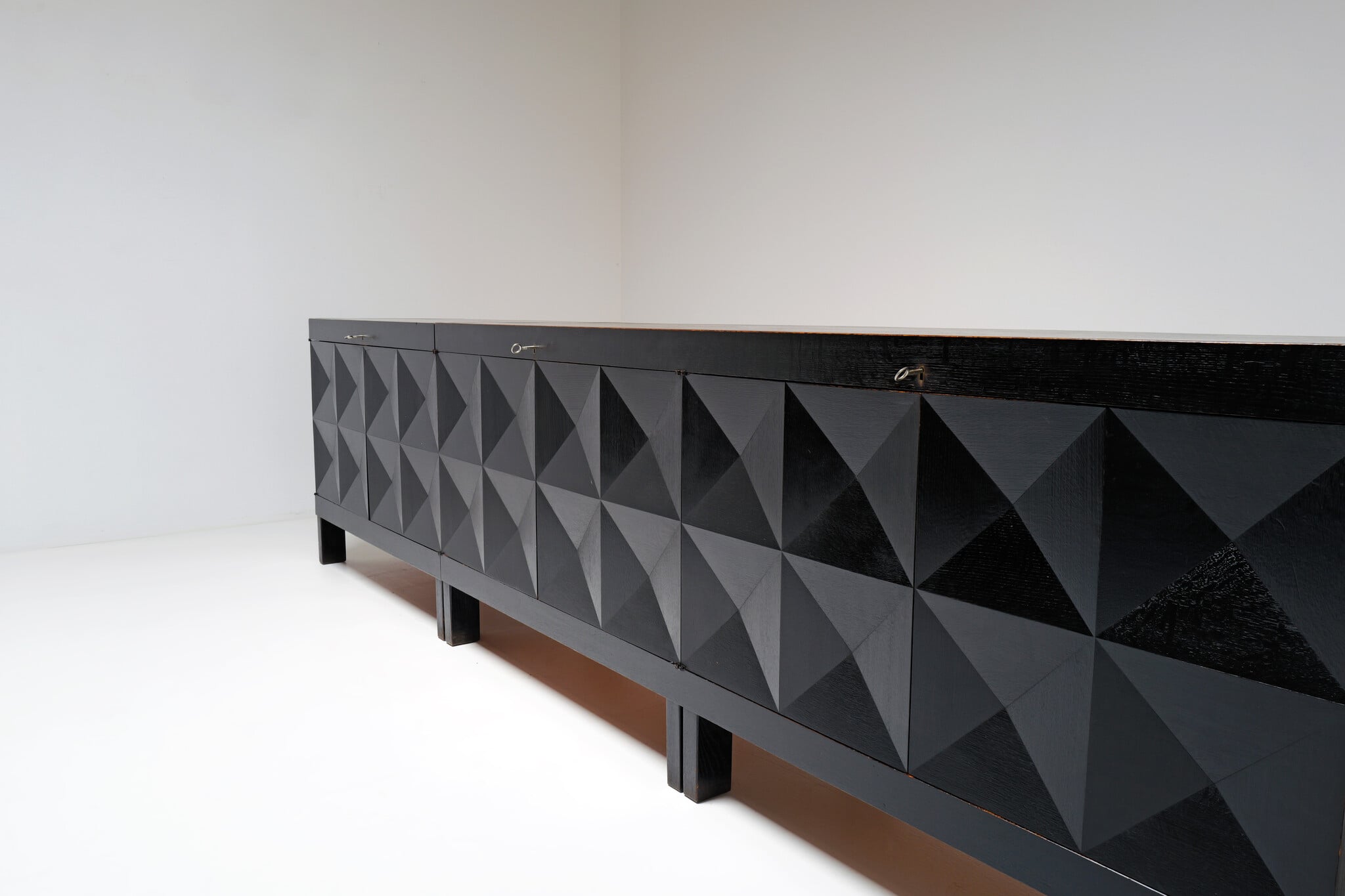 Zeldzame brutalistische sideboard en barkast van J. Batenburg voor E.M.Y, België, 1969