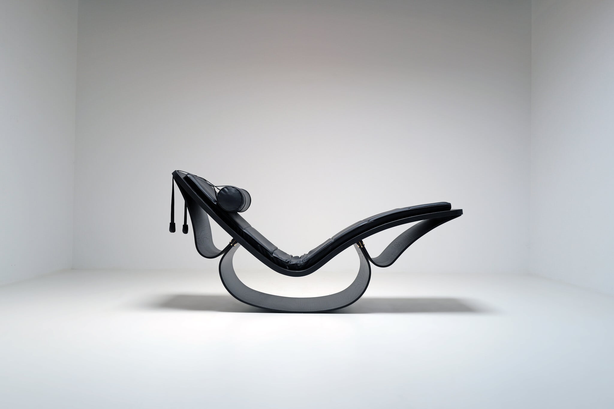 ‘Rio’ Rocking Chaise Lounge van Oscar Niemeyer