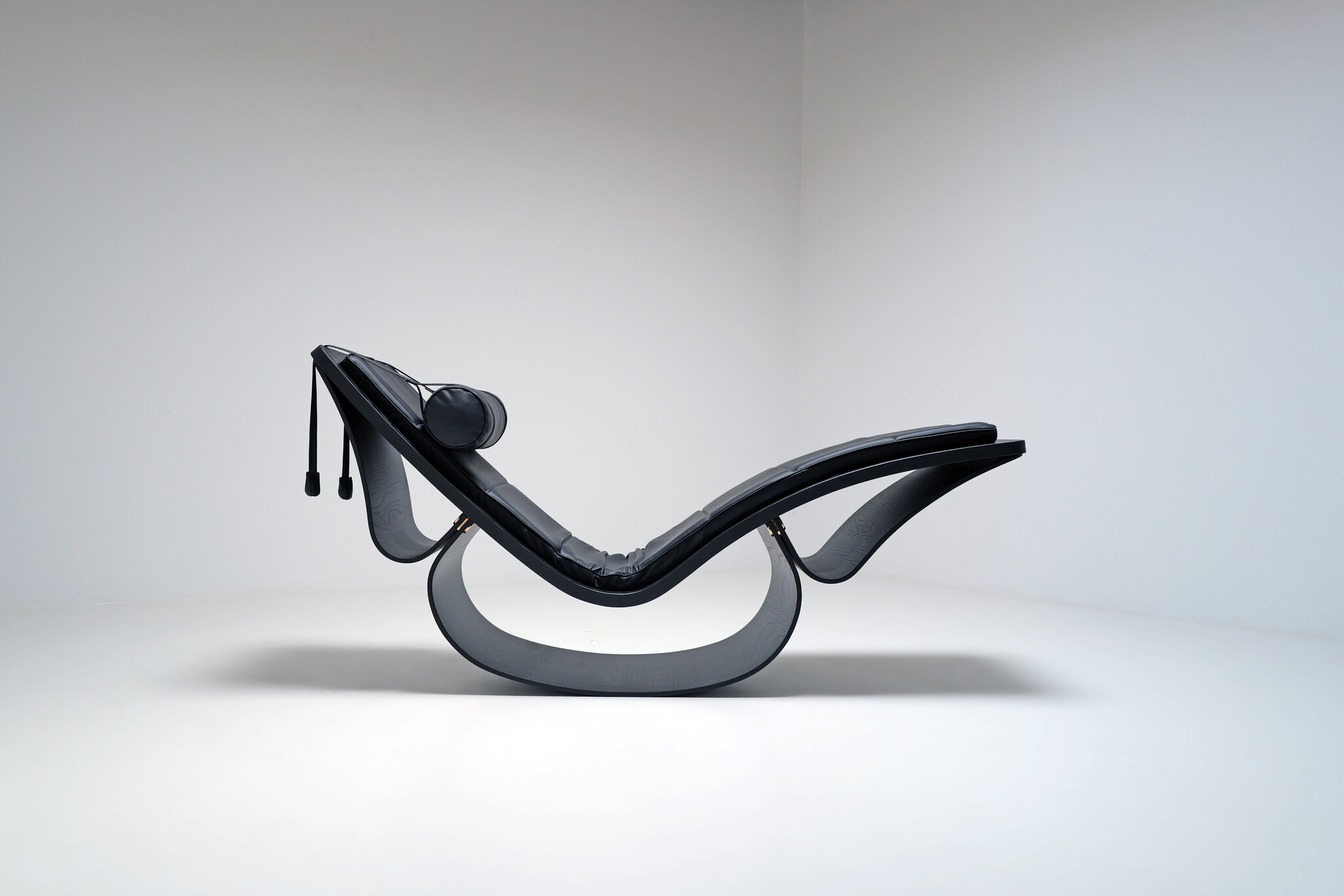 ‘Rio’ Rocking Chaise Lounge van Oscar Niemeyer