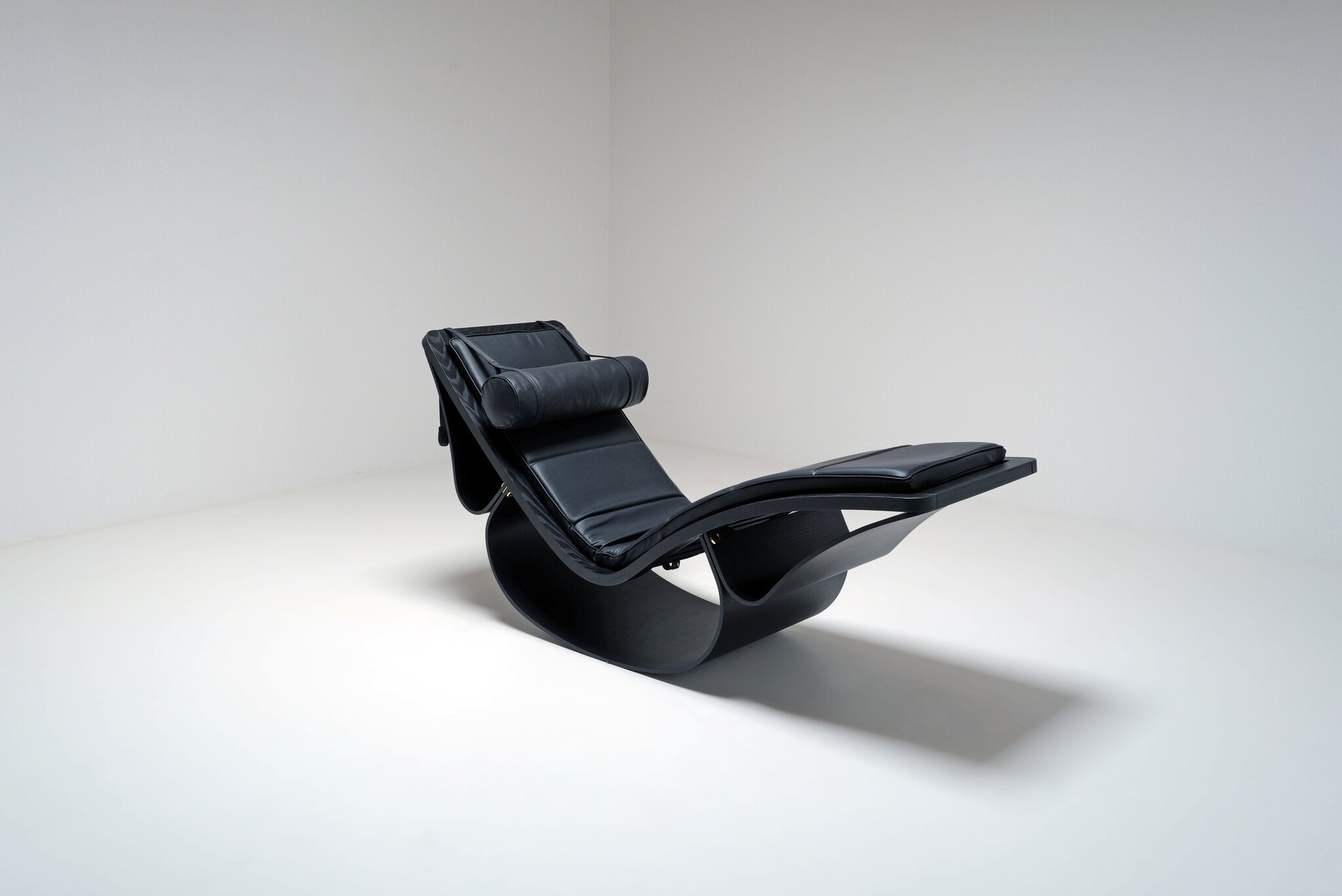 ‘Rio’ Rocking Chaise Lounge van Oscar Niemeyer