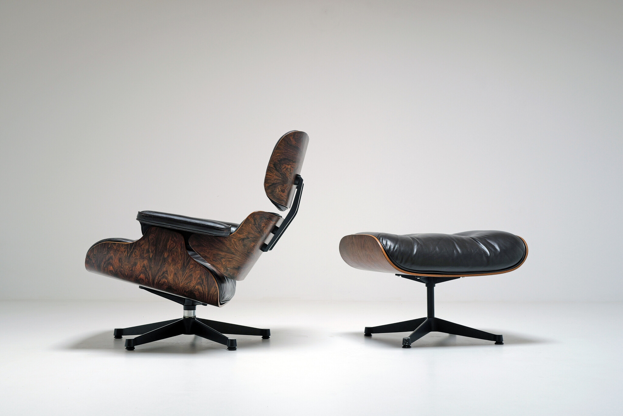 Vintage Eames Lounge Chair & Ottoman door Mobilier International, 1960’s