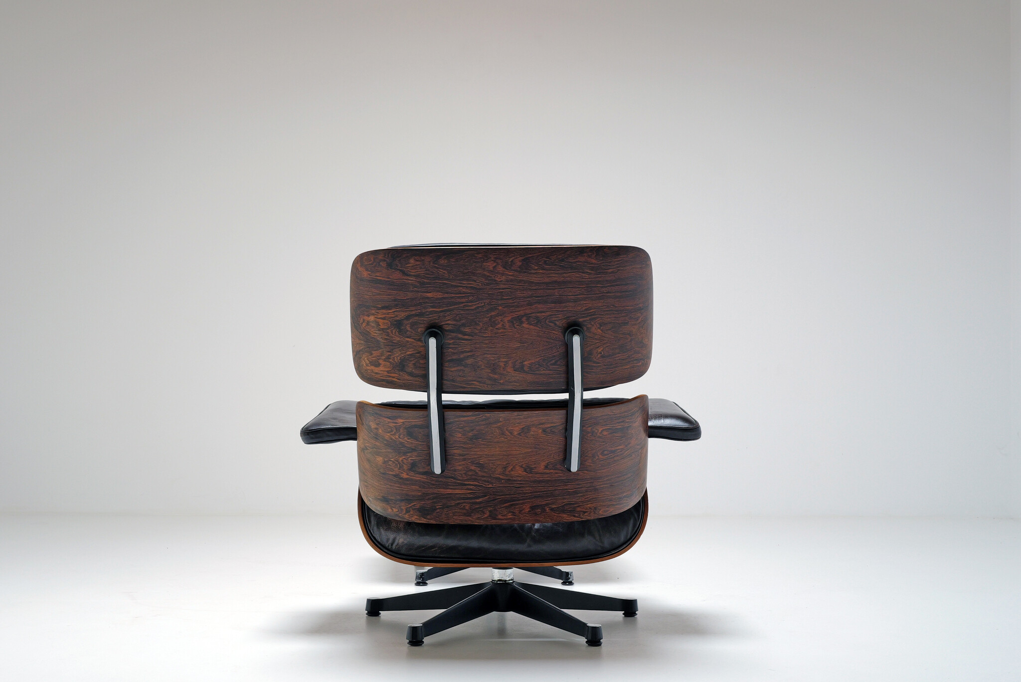 Vintage Eames Lounge Chair & Ottoman door Mobilier International, 1960’s