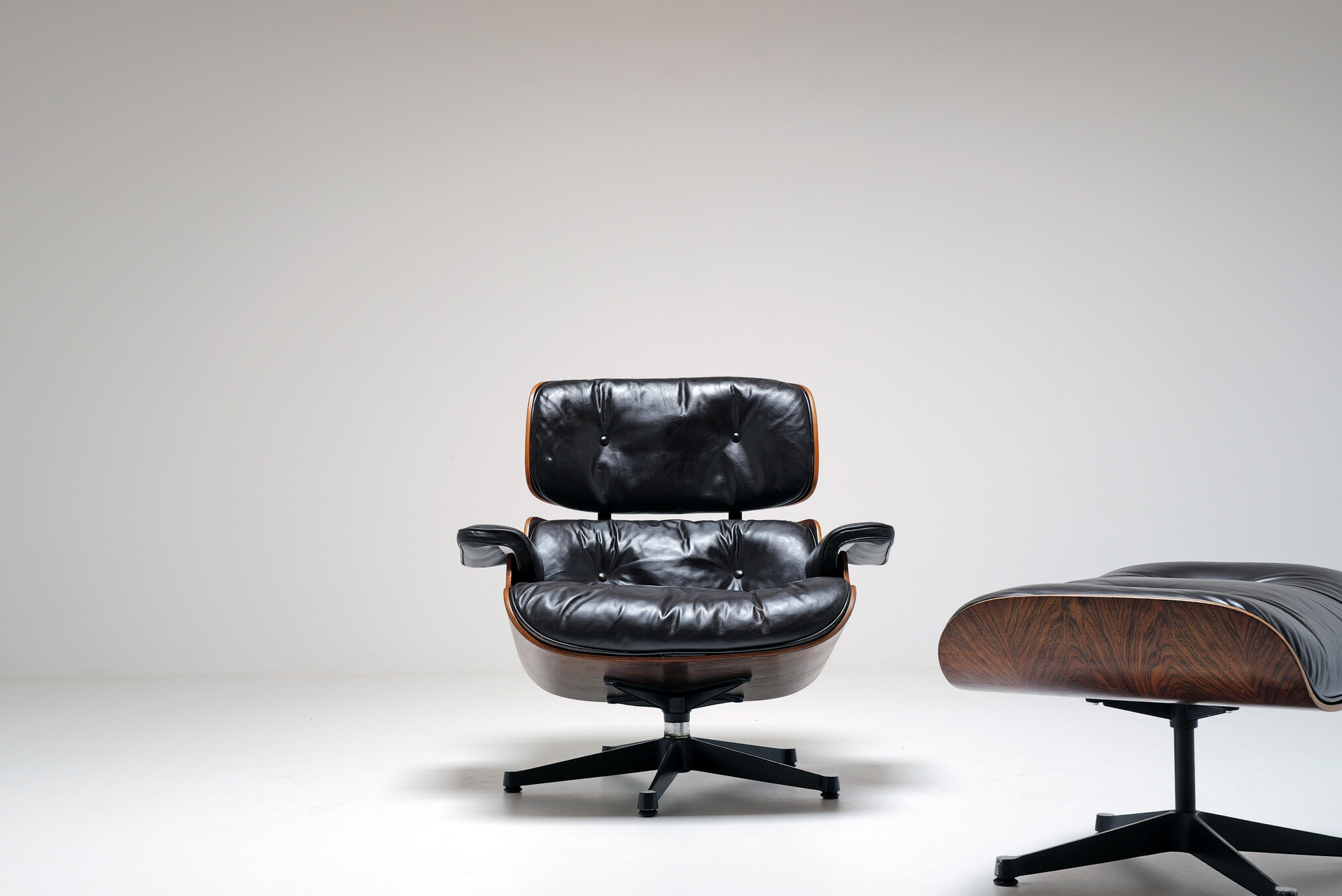 Vintage Eames Lounge Chair & Ottoman door Mobilier International, 1960’s