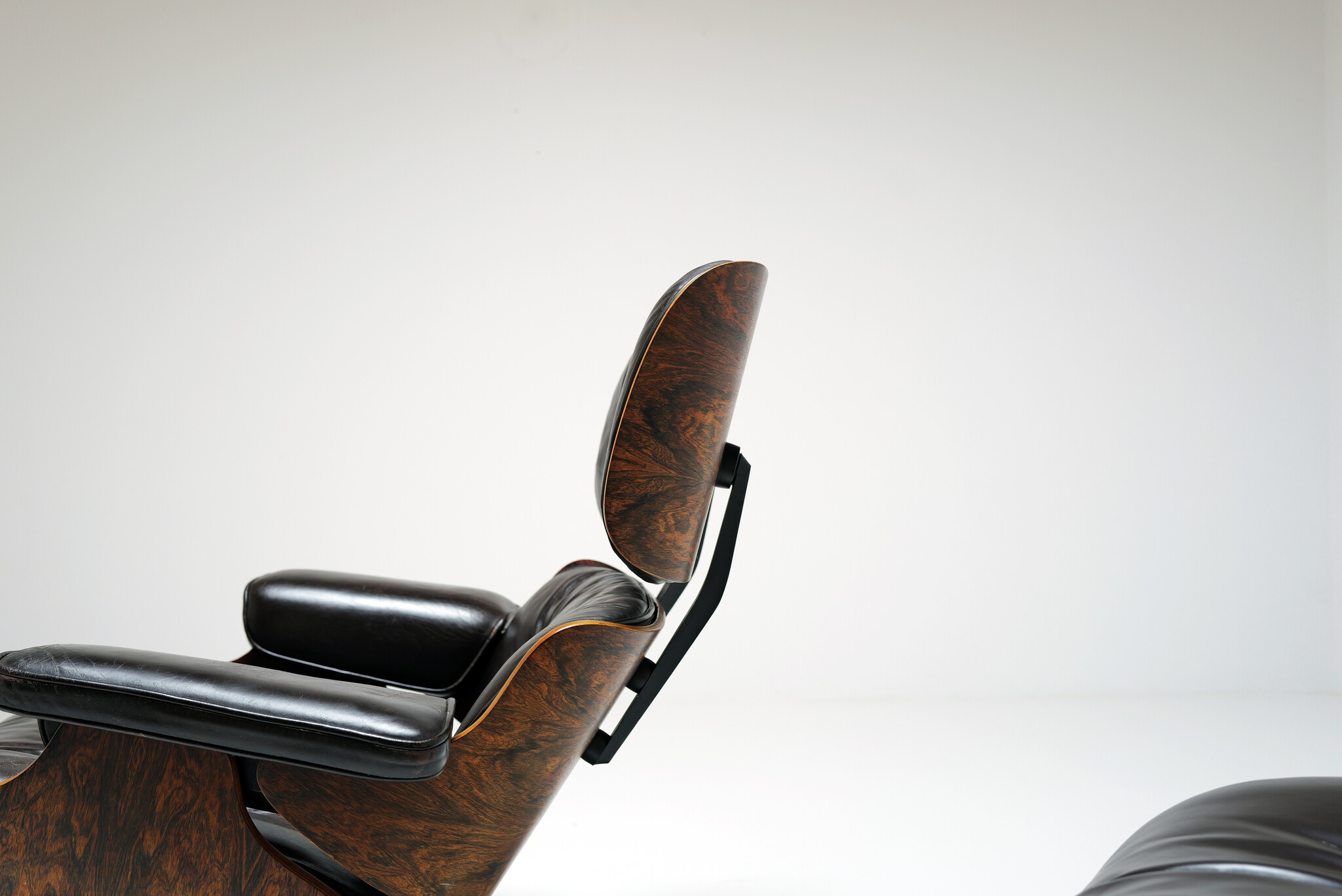 Vintage Eames Lounge Chair & Ottoman door Mobilier International, 1960’s