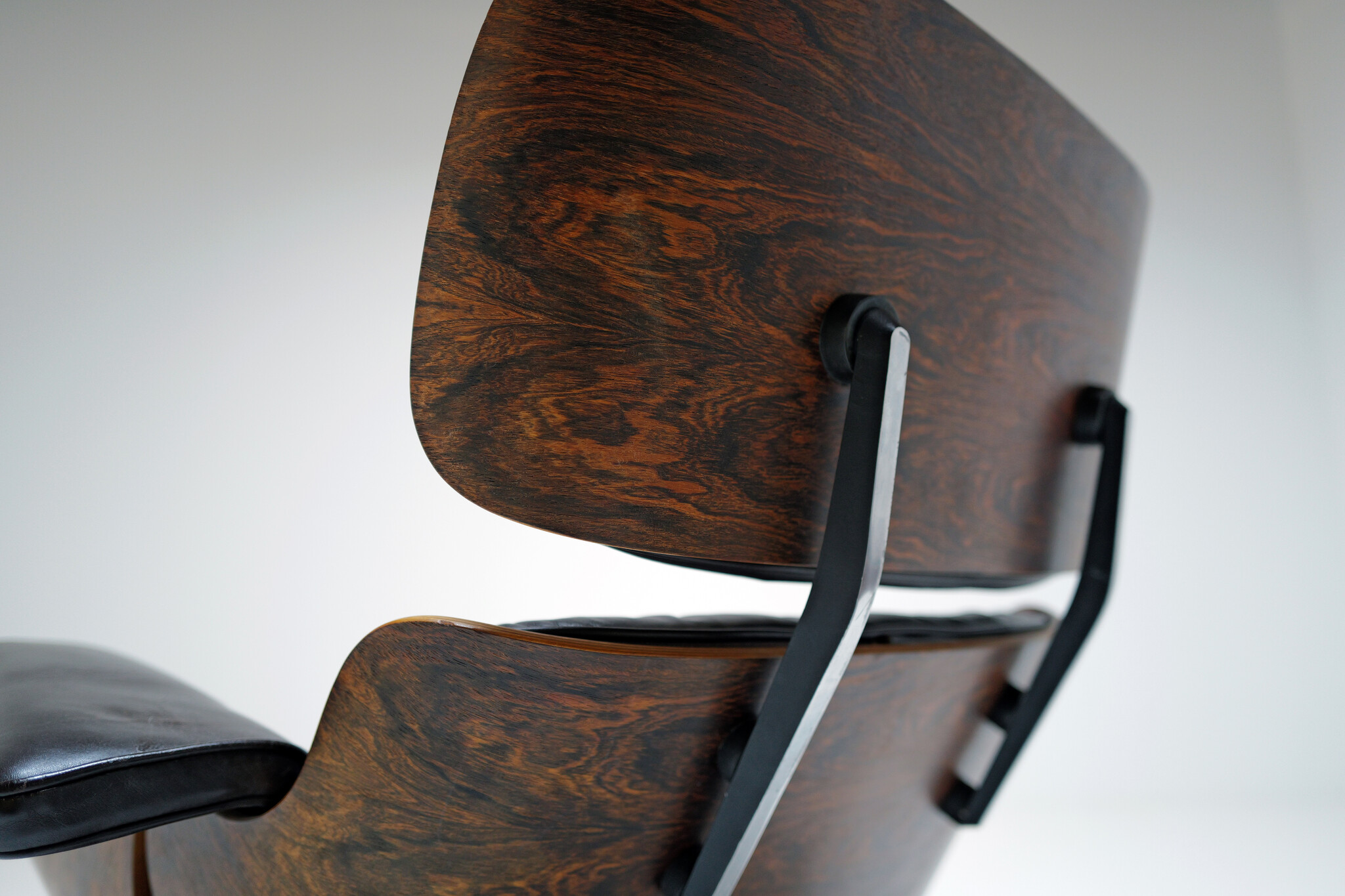 Vintage Eames Lounge Chair & Ottoman door Mobilier International, 1960’s