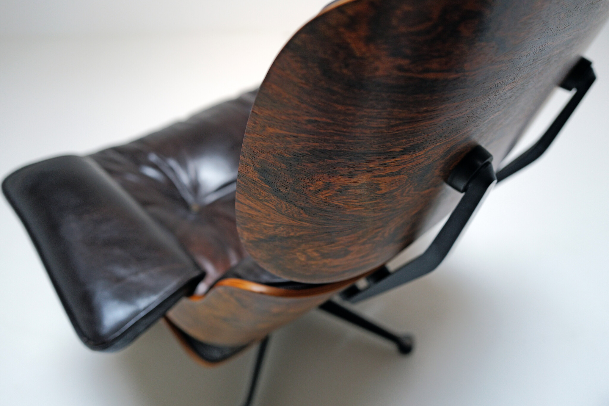 Vintage Eames Lounge Chair & Ottoman door Mobilier International, 1960’s