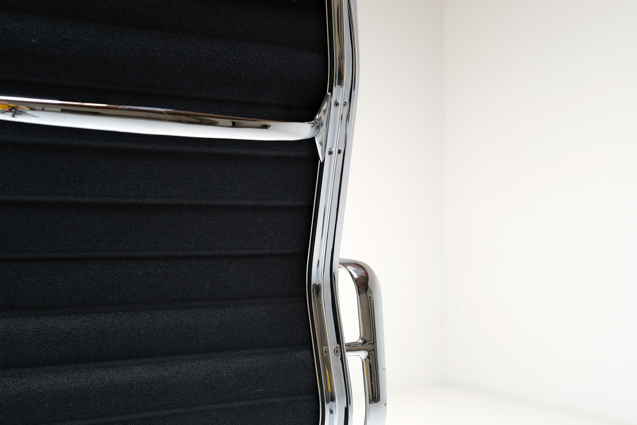 EA 119 chair van Charles & Ray Eames voor Vitra