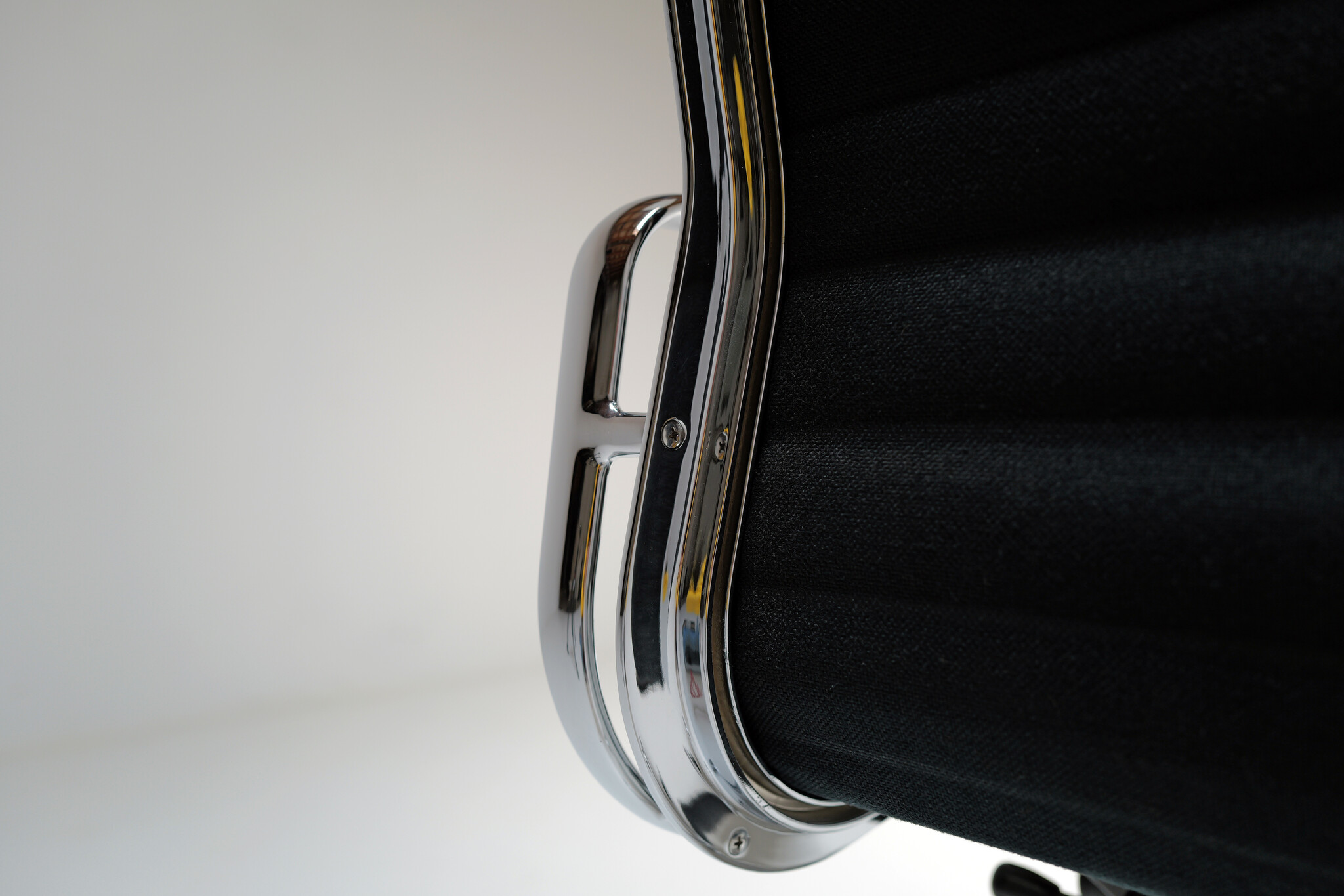 EA 119 chair van Charles & Ray Eames voor Vitra