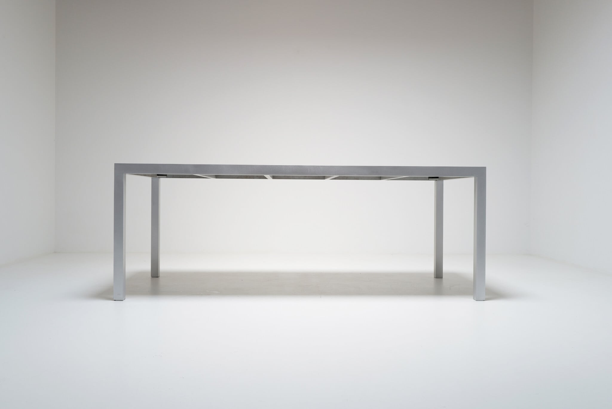 Alu tafel T88A van Maarten Van Severen voor MVS Studio