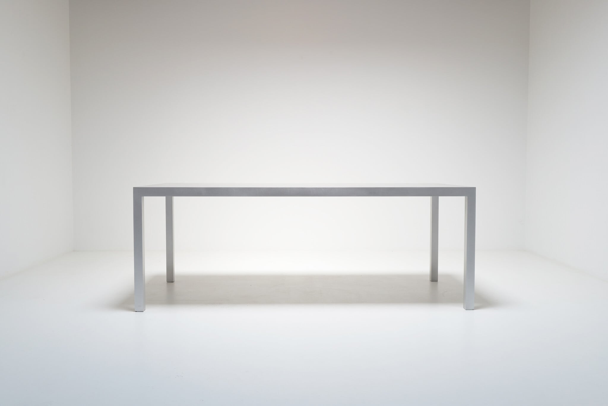 Alu tafel T88A van Maarten Van Severen voor MVS Studio