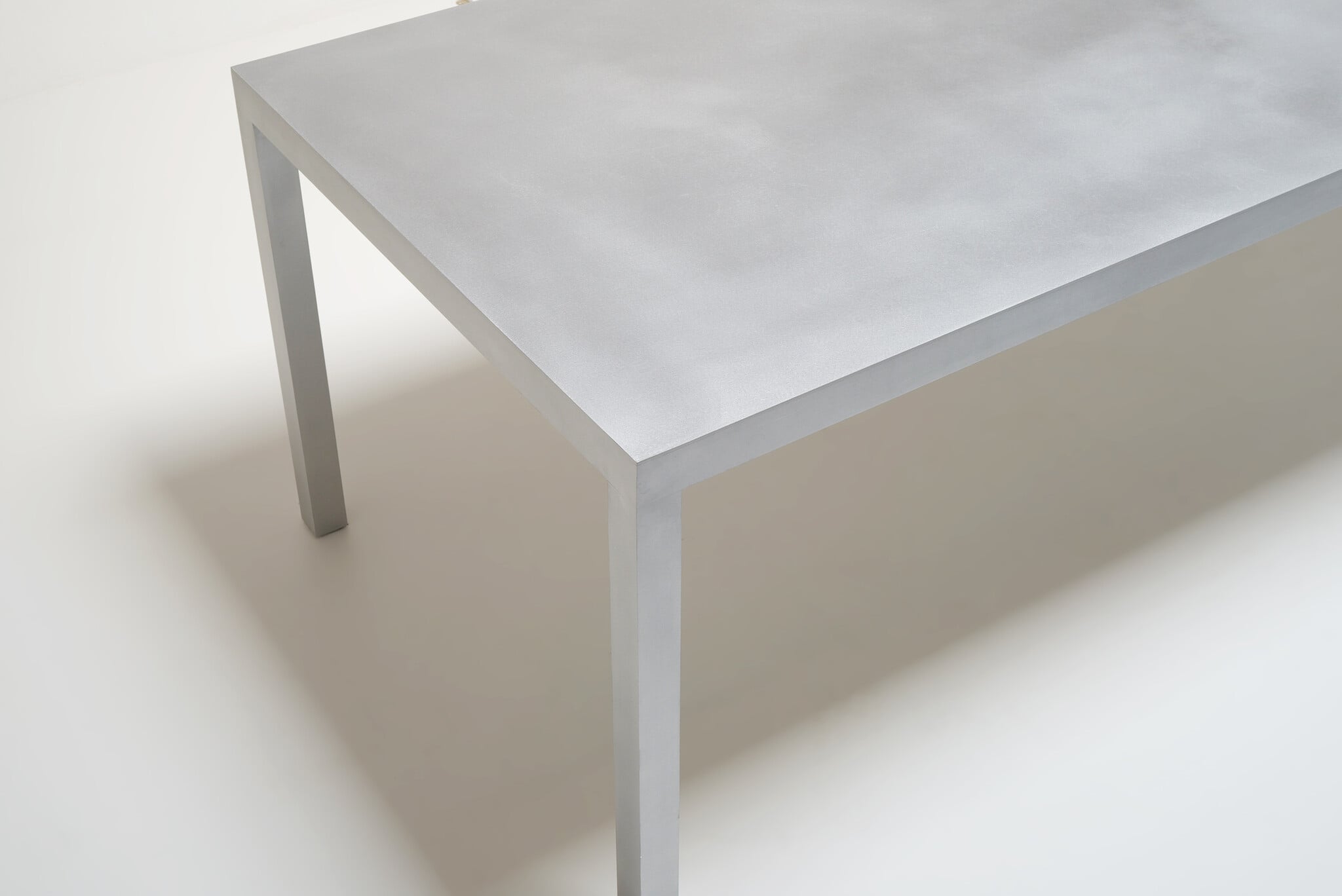 Alu tafel T88A van Maarten Van Severen voor MVS Studio