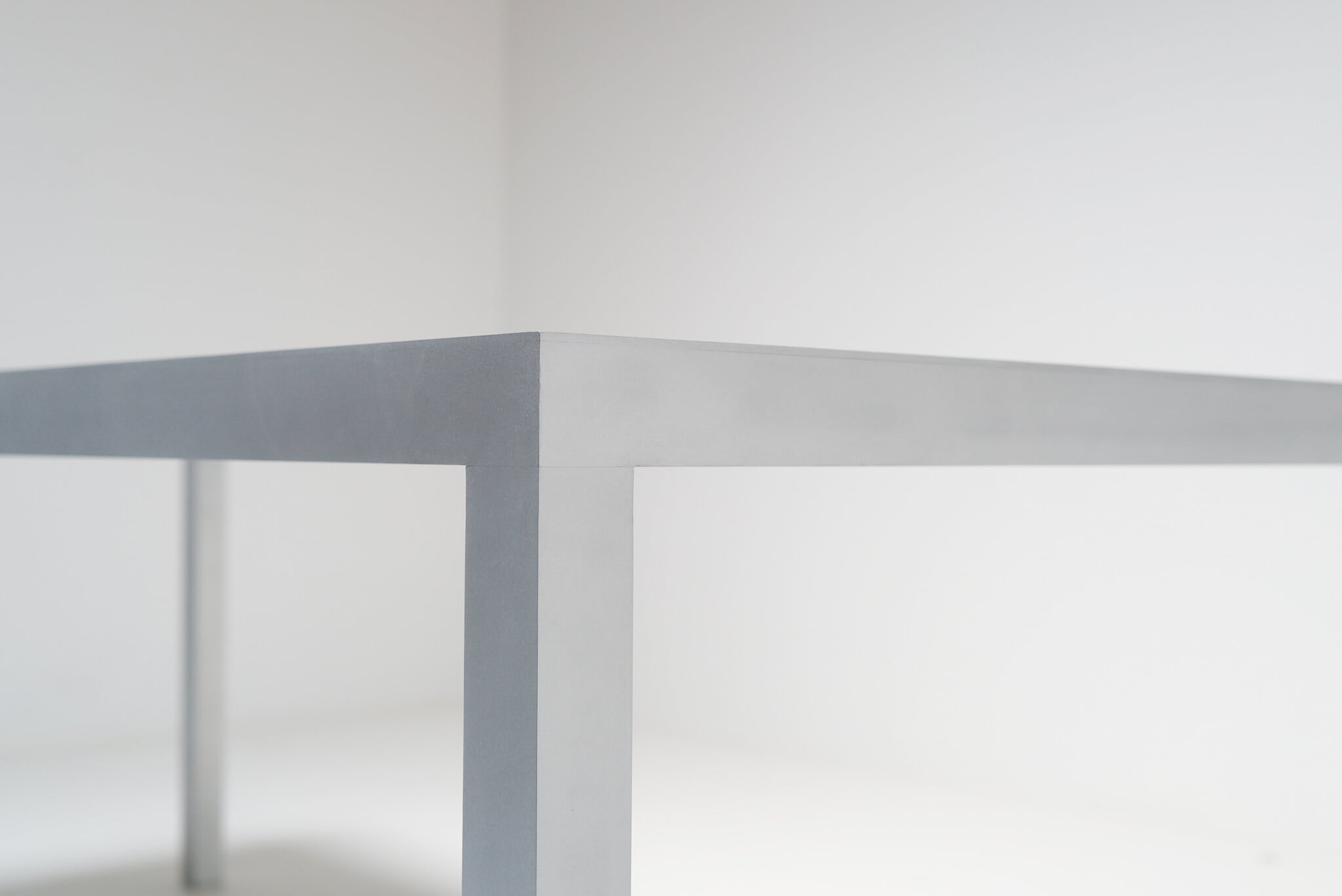 Alu tafel T88A van Maarten Van Severen voor MVS Studio