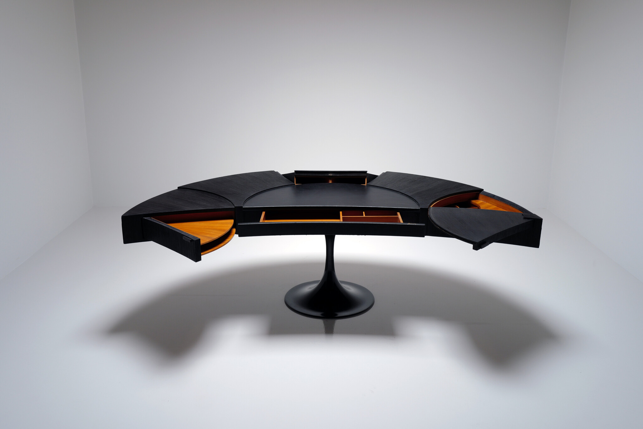 Exclusief Space Age “Boomerang” directiebureau, 1980’s