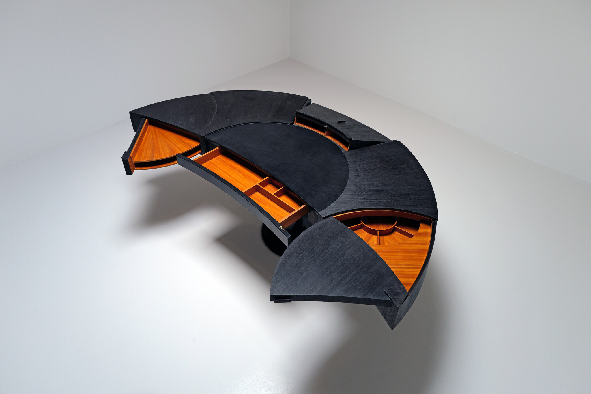 Exclusief Space Age “Boomerang” directiebureau, 1980’s