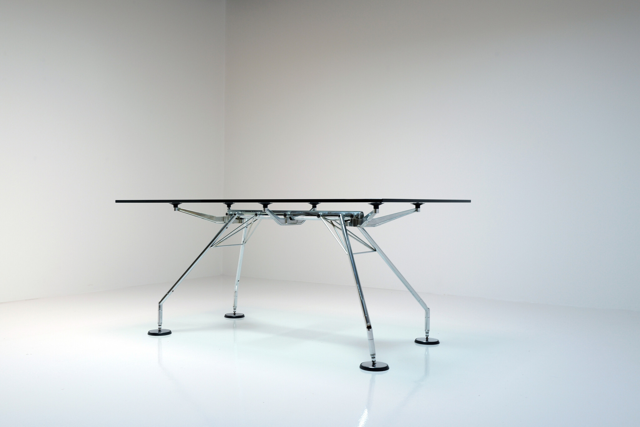 Nomos desk door Norman foster voor Tecno, 1980'S