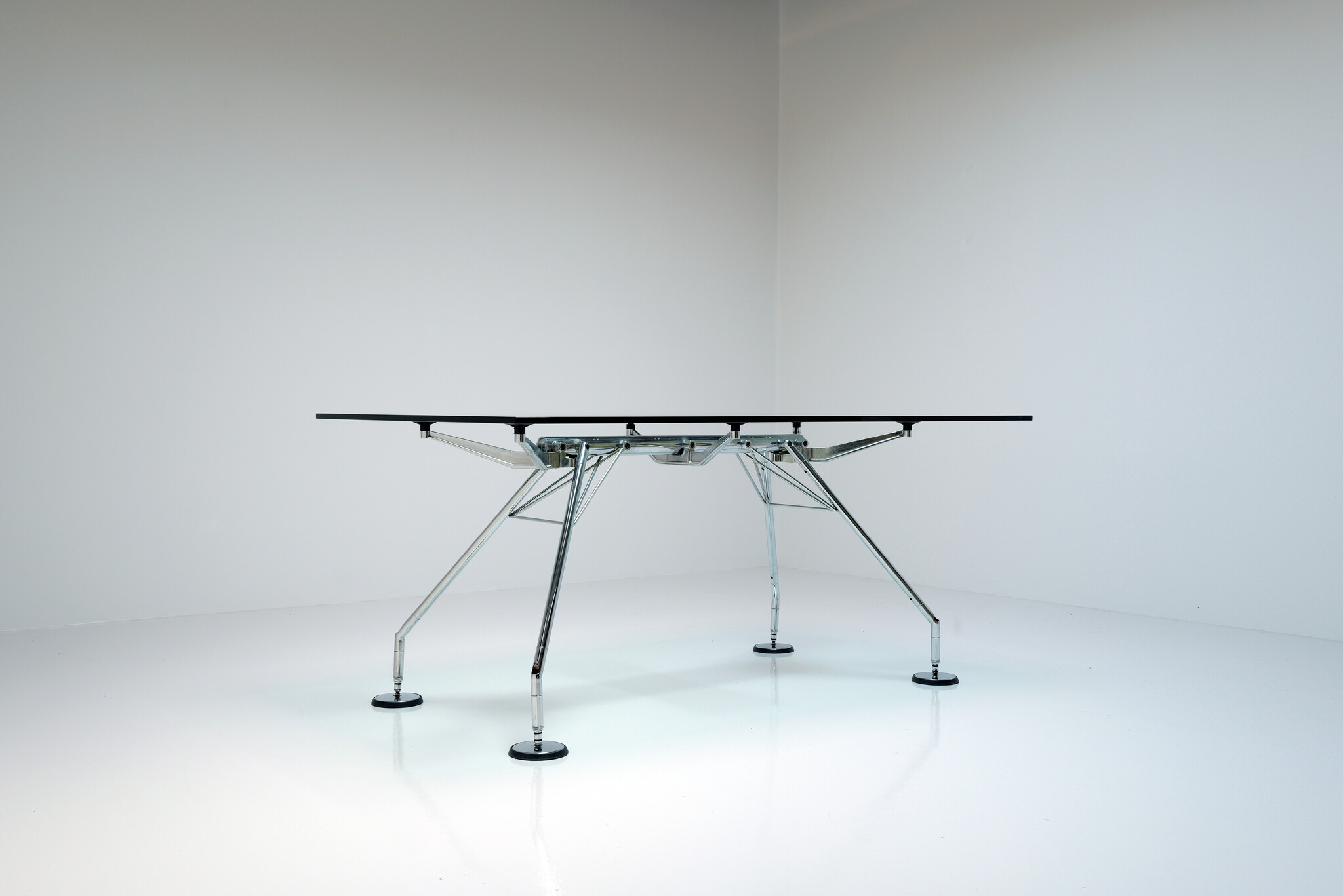 Nomos desk door Norman foster voor Tecno, 1980'S