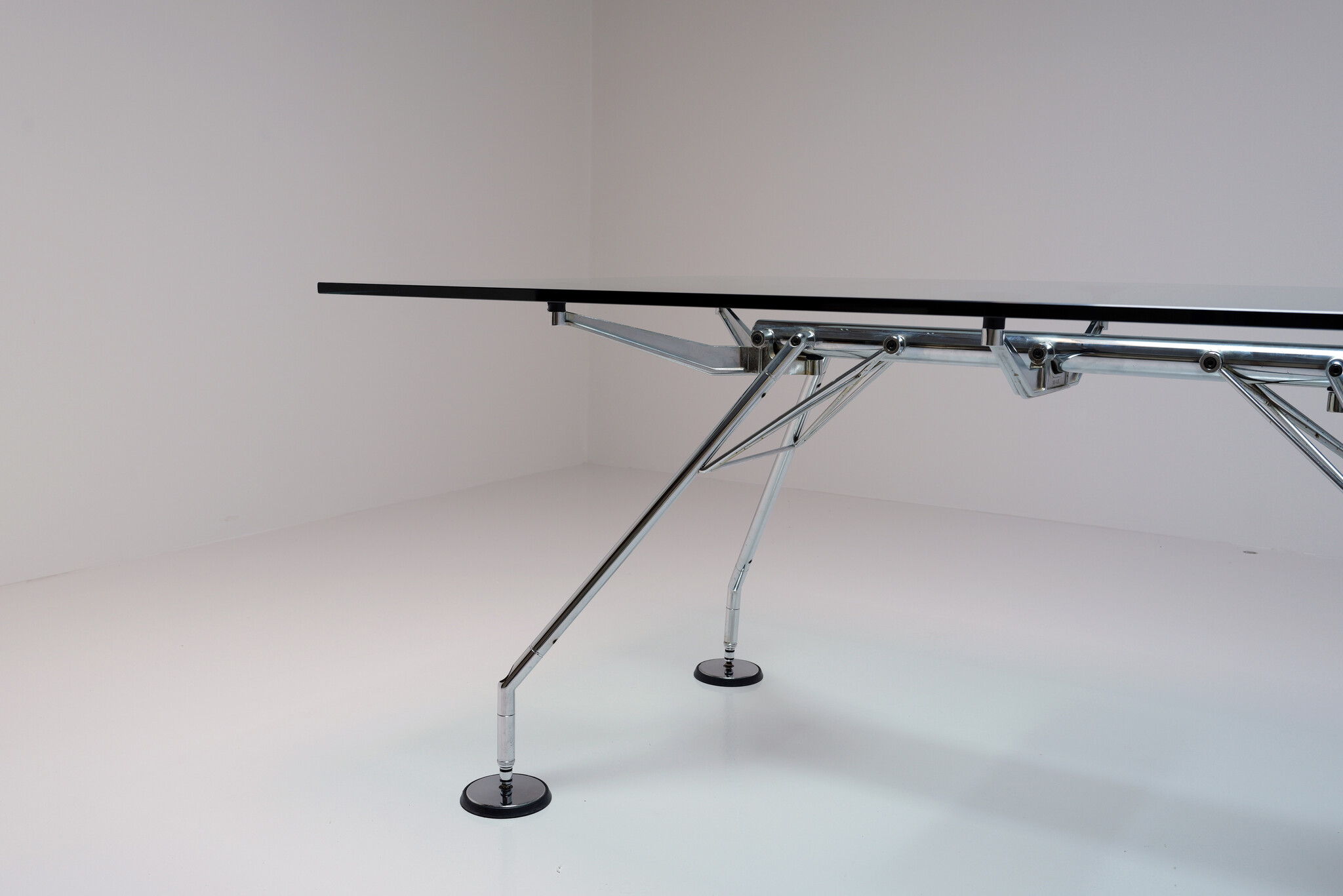 Nomos desk door Norman foster voor Tecno, 1980'S