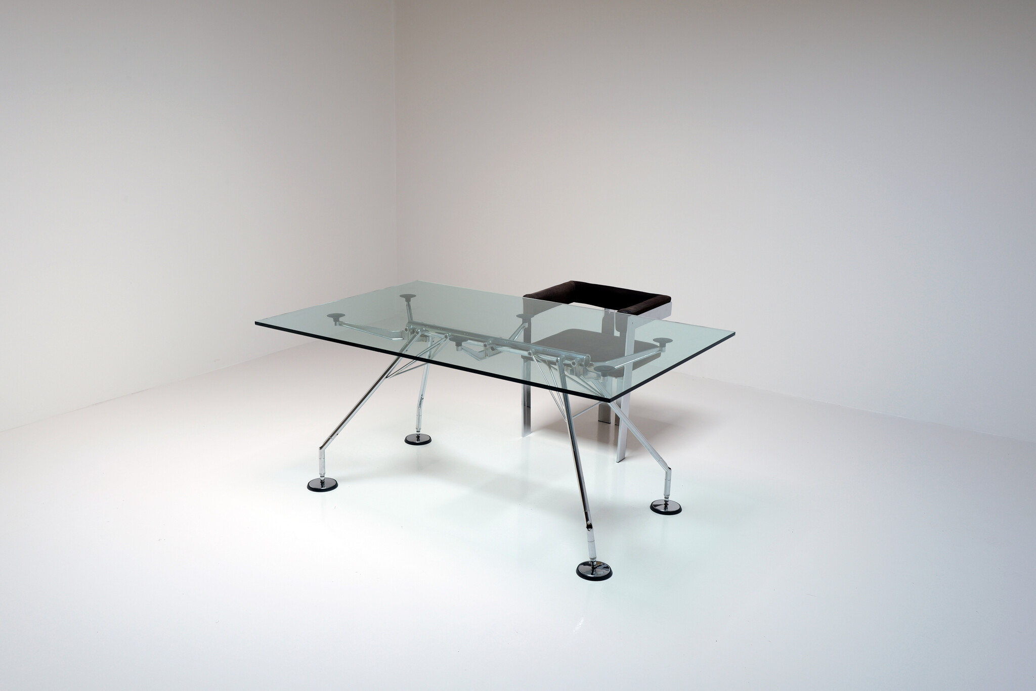 Nomos desk door Norman foster voor Tecno, 1980'S