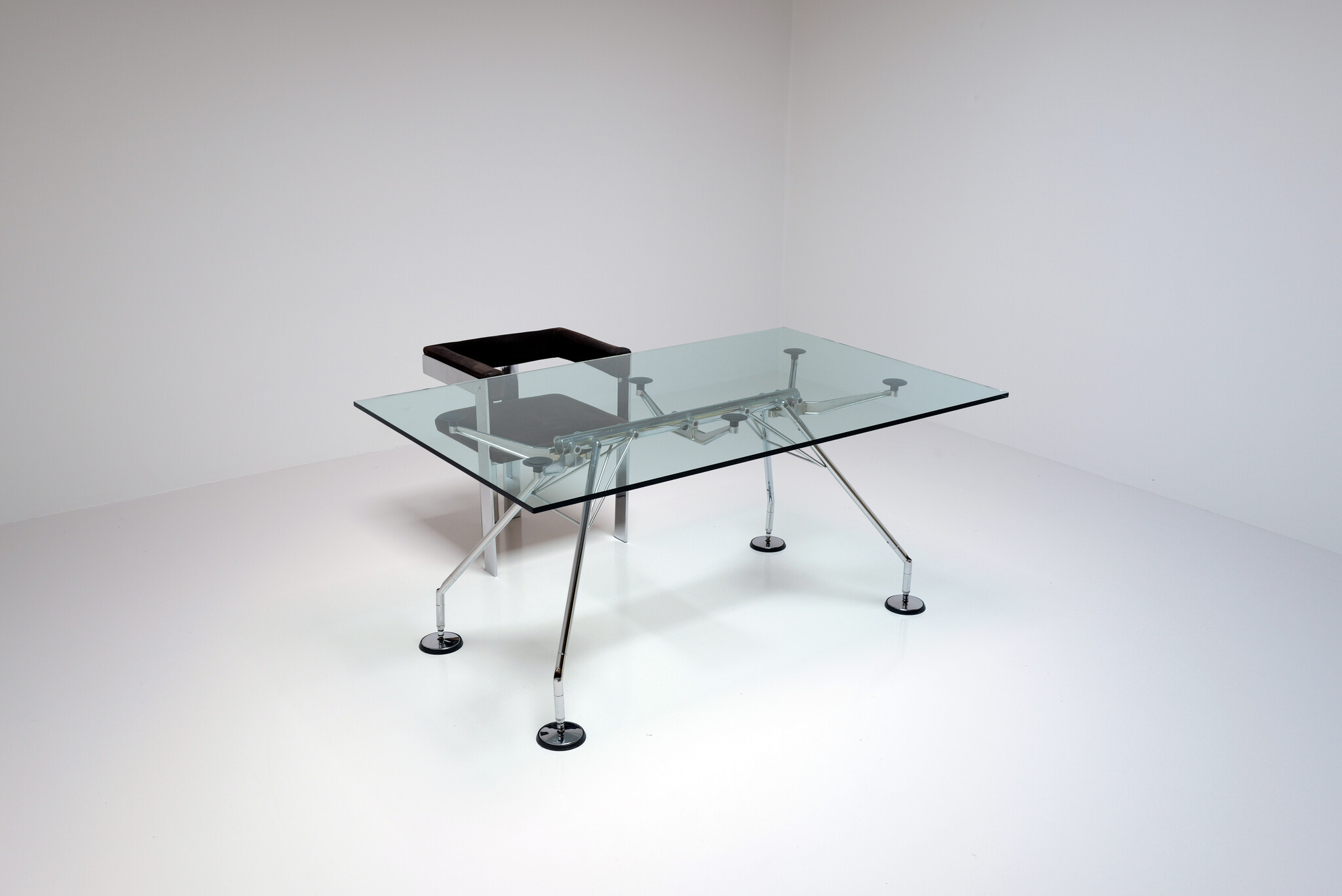 Nomos desk door Norman foster voor Tecno, 1980'S