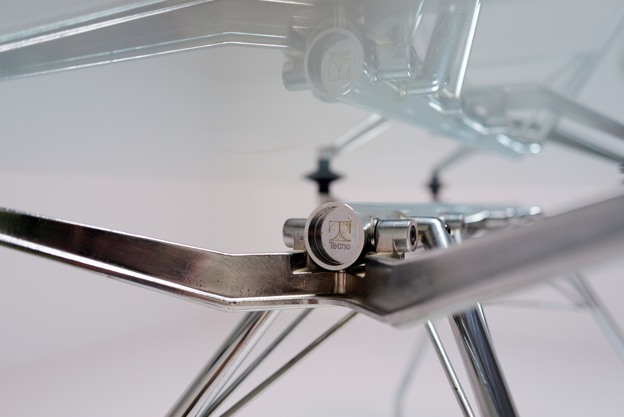 Nomos desk door Norman foster voor Tecno, 1980'S