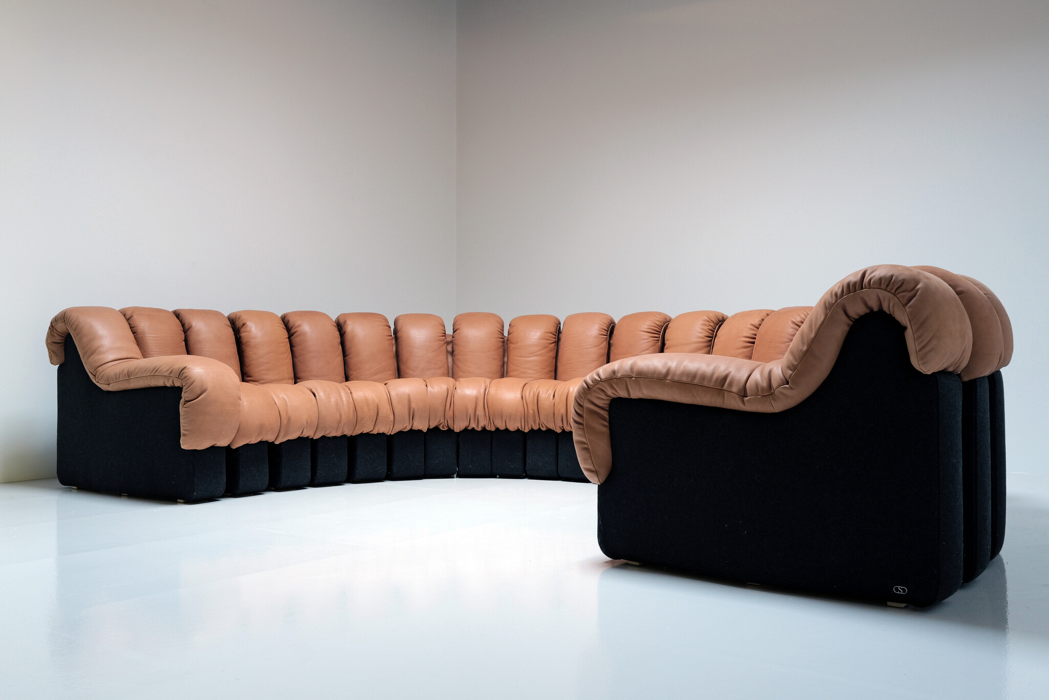 De iconische "Snake sofa" De Sede DS600
