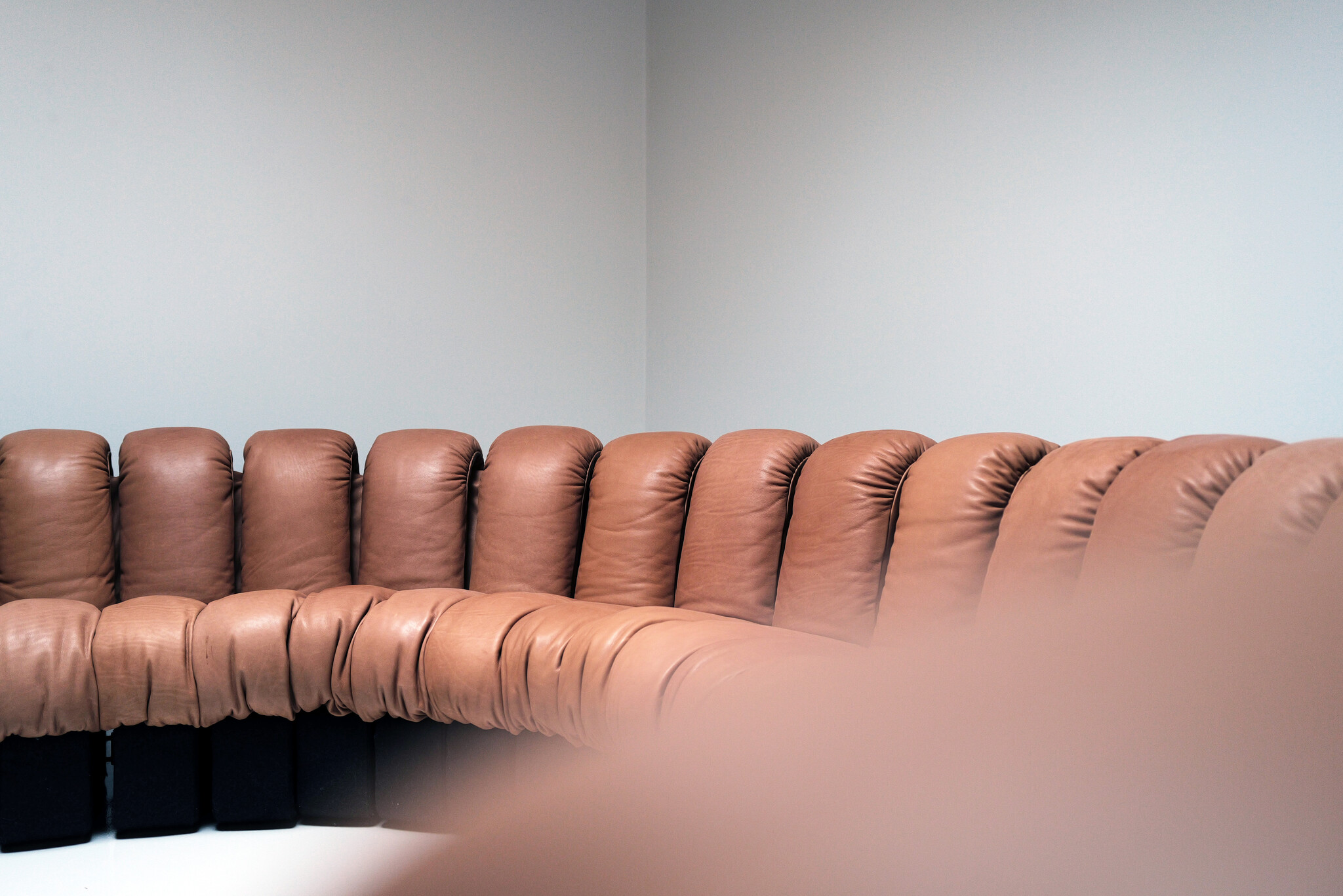 De iconische "Snake sofa" De Sede DS600