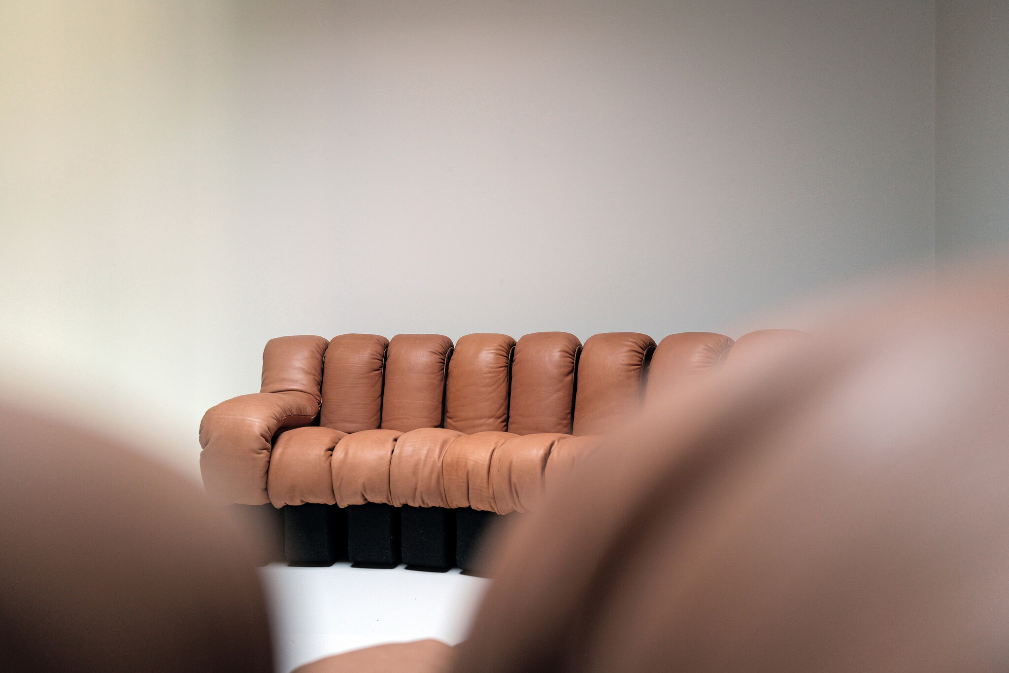 De iconische "Snake sofa" De Sede DS600
