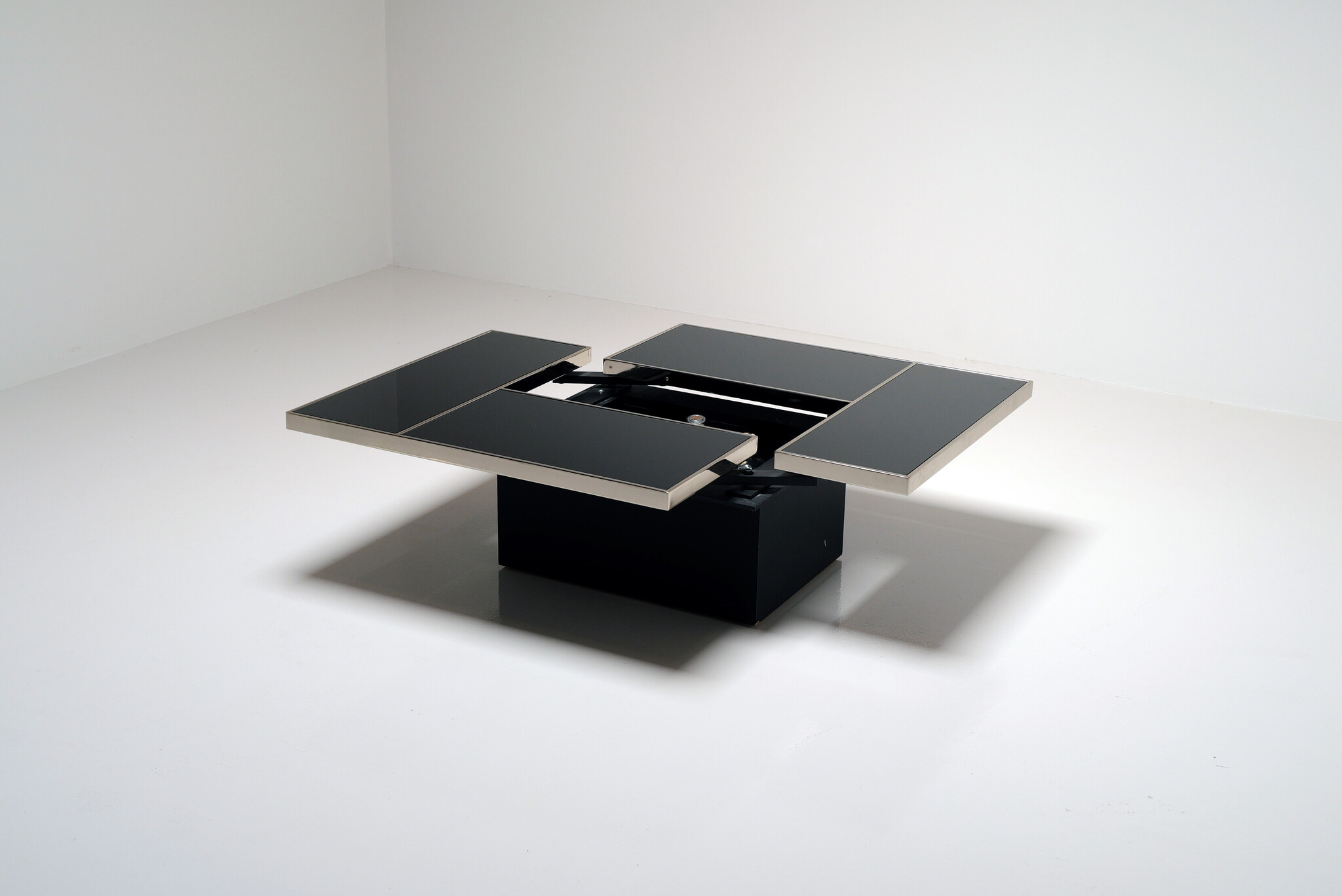 Belgo Chrom salontafel met verborgen bar, 1970's