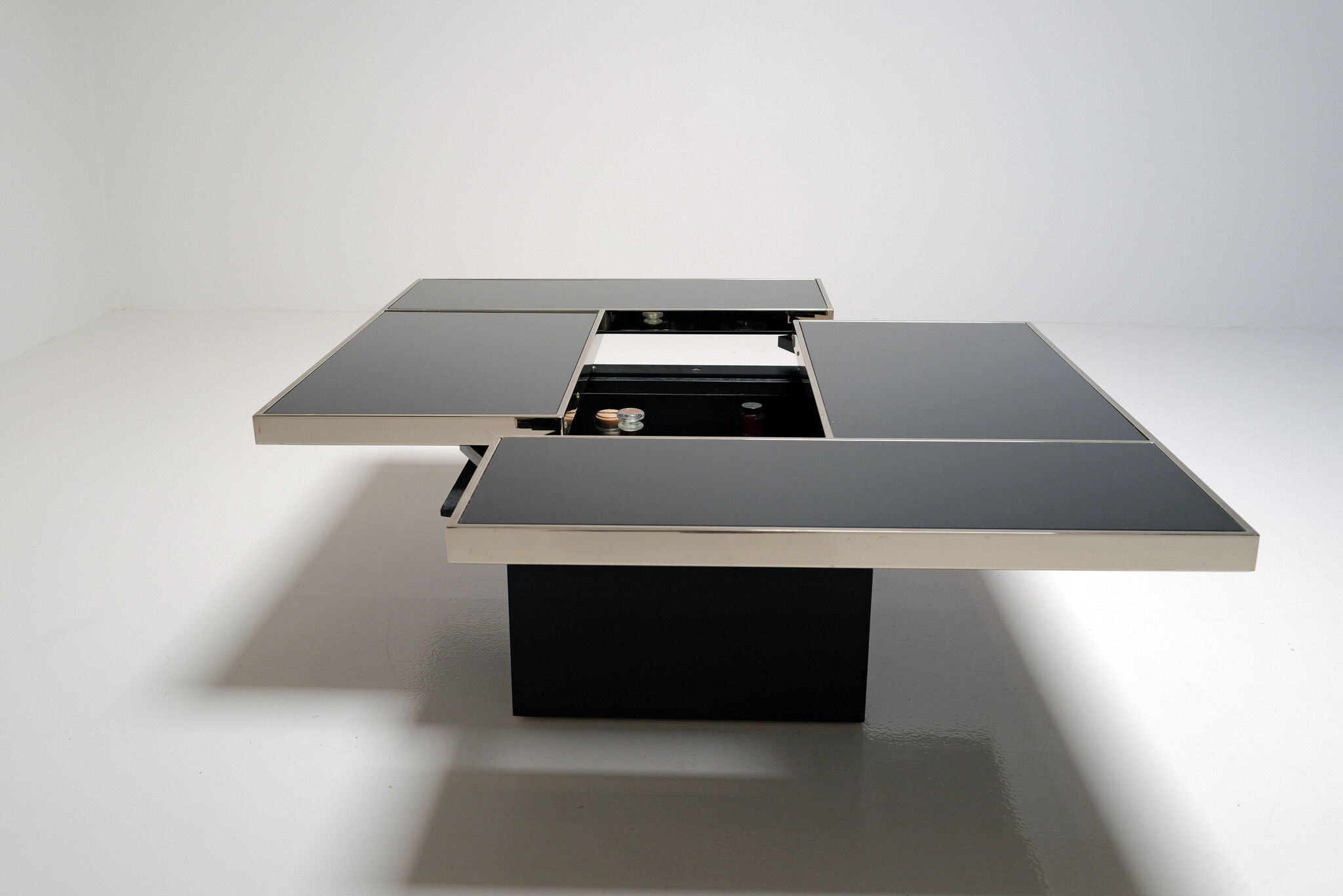 Belgo Chrom salontafel met verborgen bar, 1970's