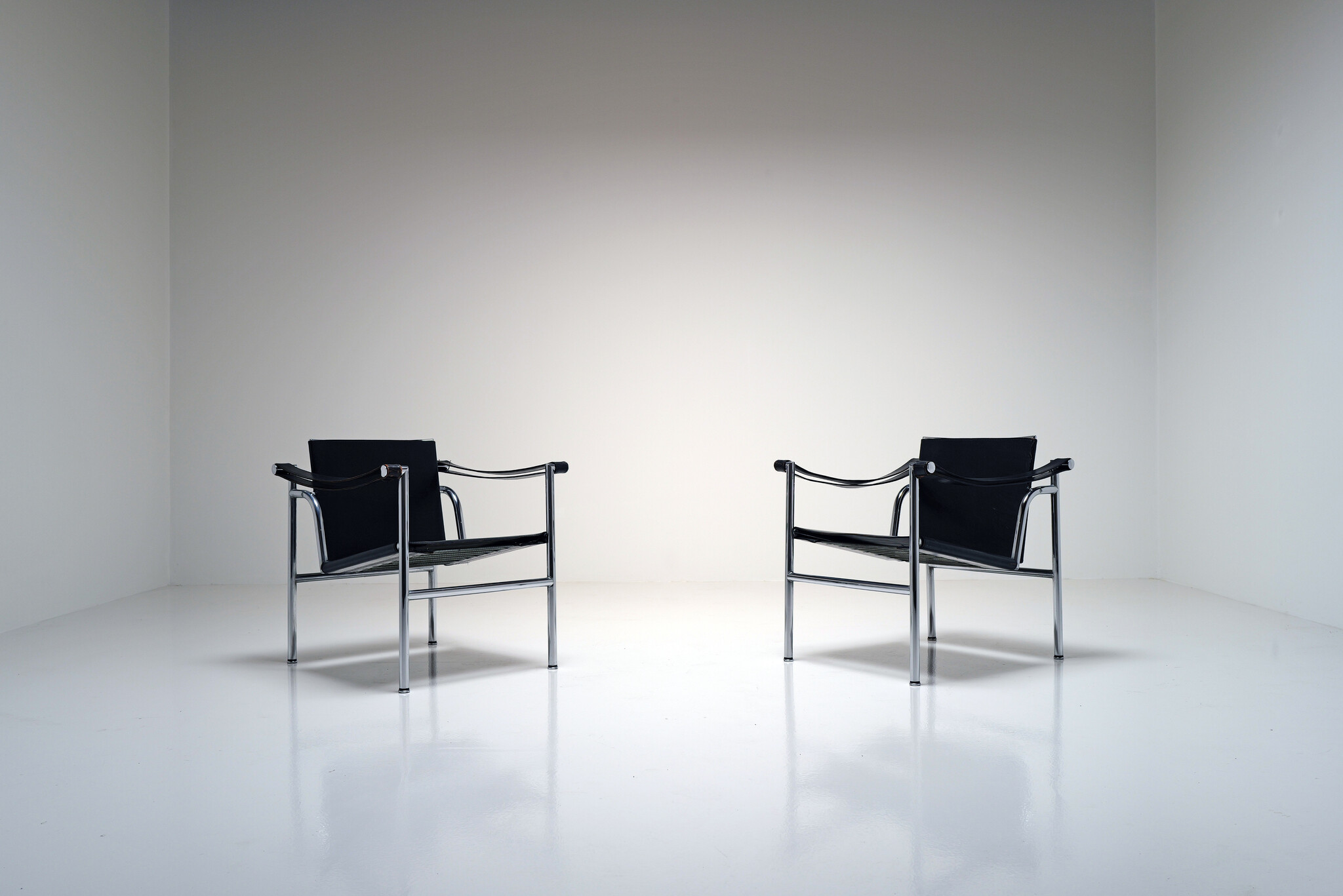 Set van 2 LC1 fauteuils van Le Corbusier, Pierre Jeanneret & Charlotte Perriand voor Cassina, 1970s