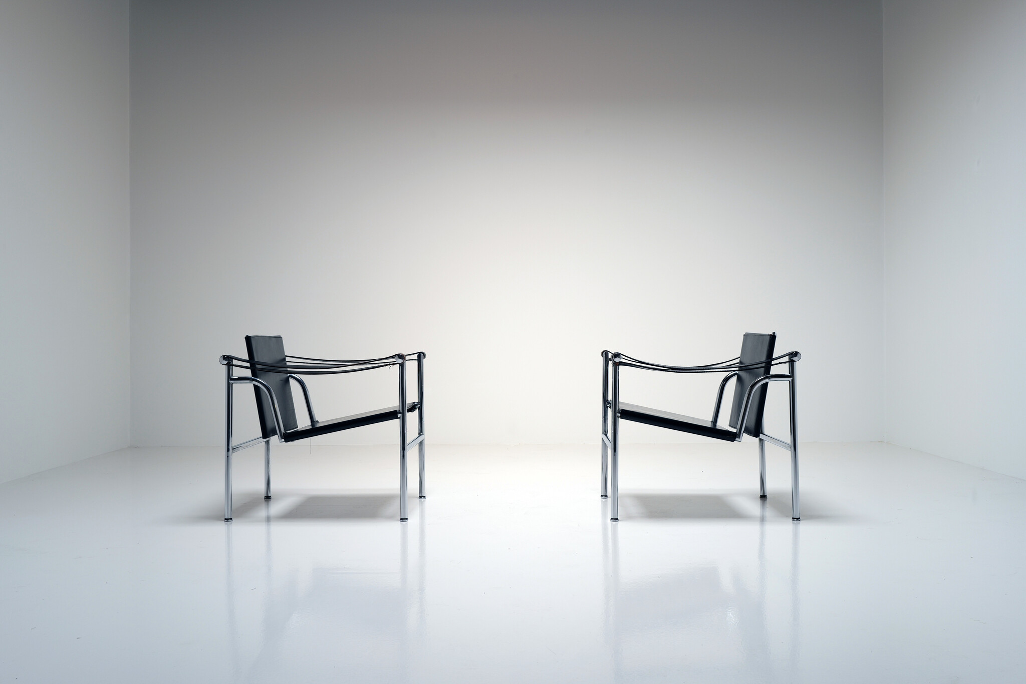 Set van 2 LC1 fauteuils van Le Corbusier, Pierre Jeanneret & Charlotte Perriand voor Cassina, 1970s