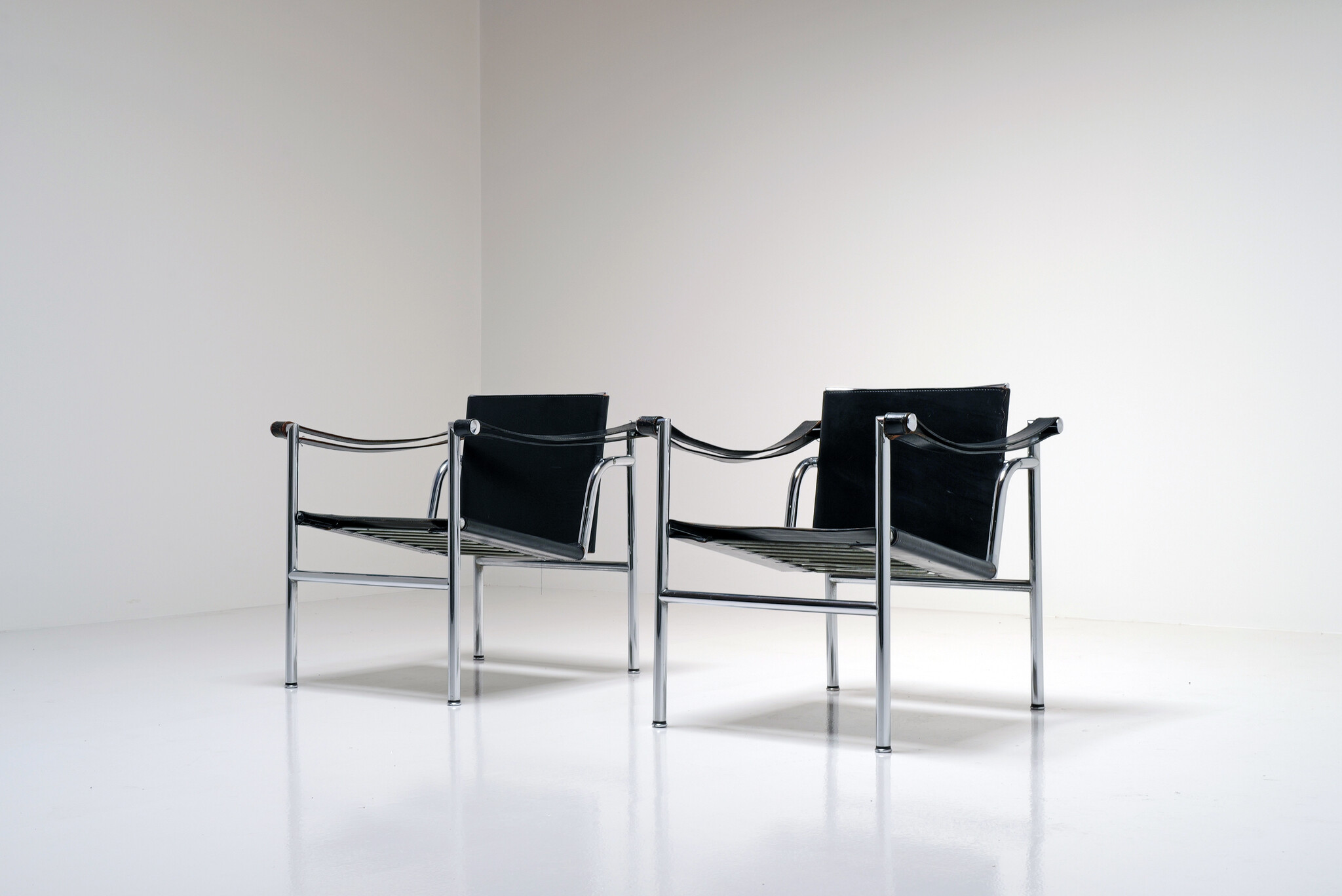Set van 2 LC1 fauteuils van Le Corbusier, Pierre Jeanneret & Charlotte Perriand voor Cassina, 1970s