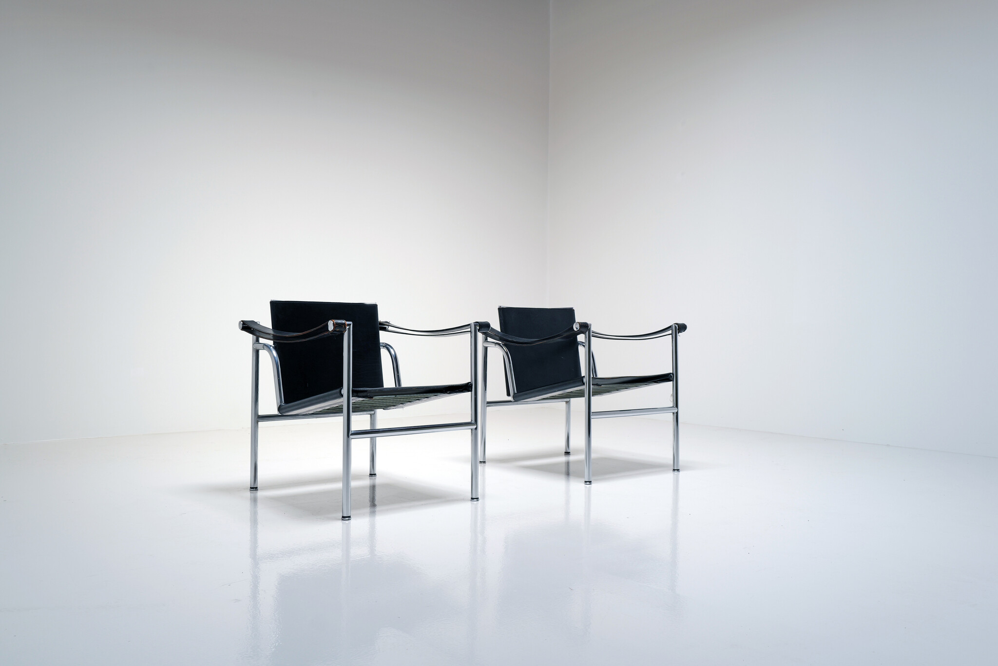 Set van 2 LC1 fauteuils van Le Corbusier, Pierre Jeanneret & Charlotte Perriand voor Cassina, 1970s