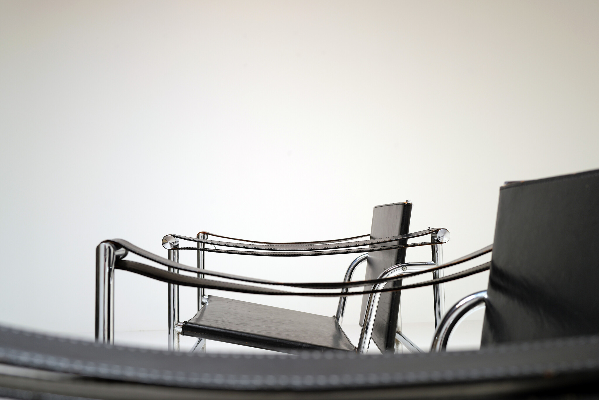 Set van 2 LC1 fauteuils van Le Corbusier, Pierre Jeanneret & Charlotte Perriand voor Cassina, 1970s