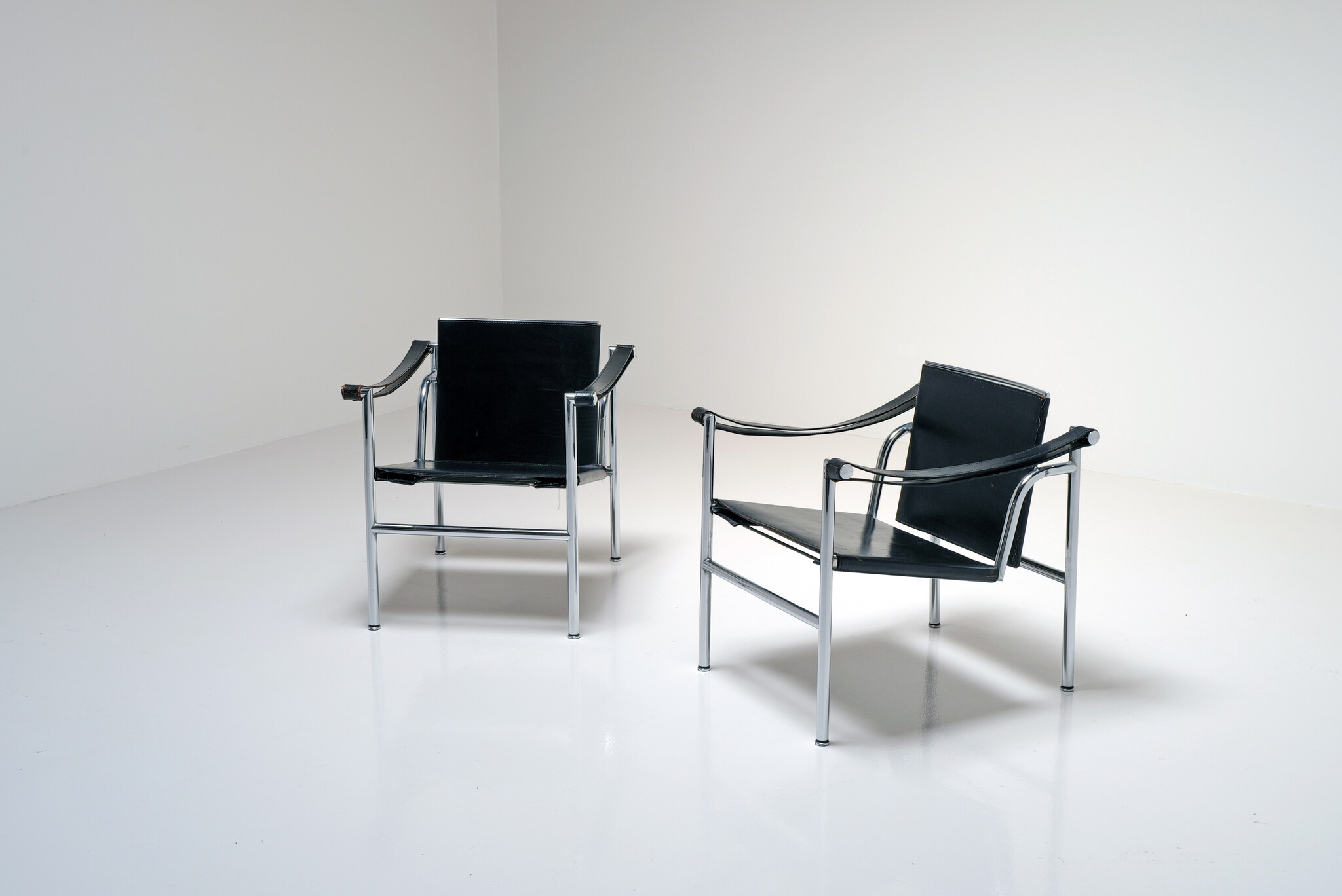 Set van 2 LC1 fauteuils van Le Corbusier, Pierre Jeanneret & Charlotte Perriand voor Cassina, 1970s