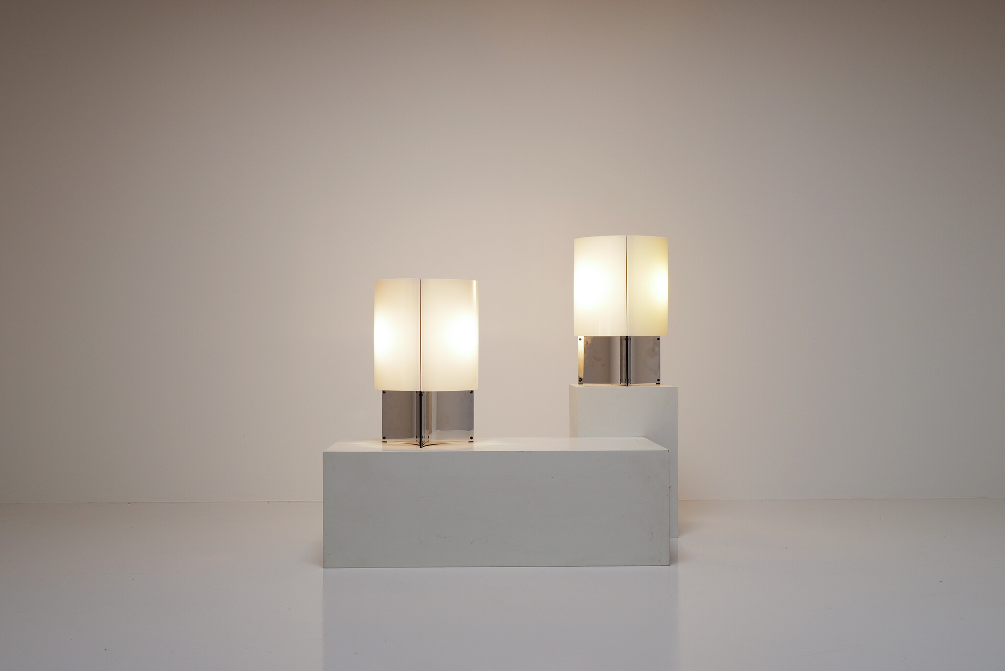 Model 526G tafellamp van Massimo Vignelli voor Arteluce, 1960s