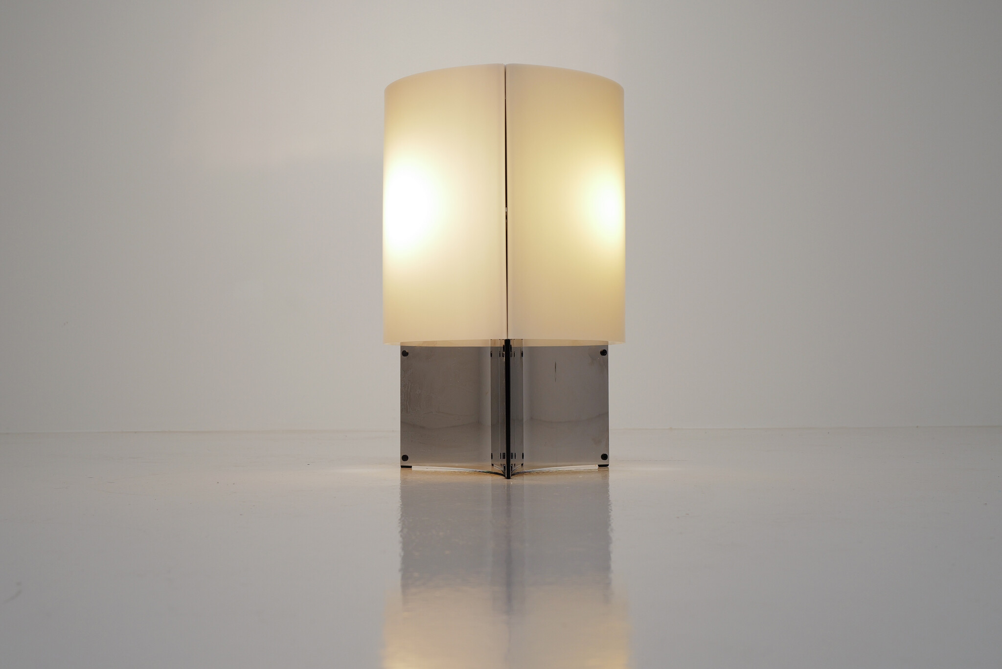 Model 526G tafellamp van Massimo Vignelli voor Arteluce, 1960s