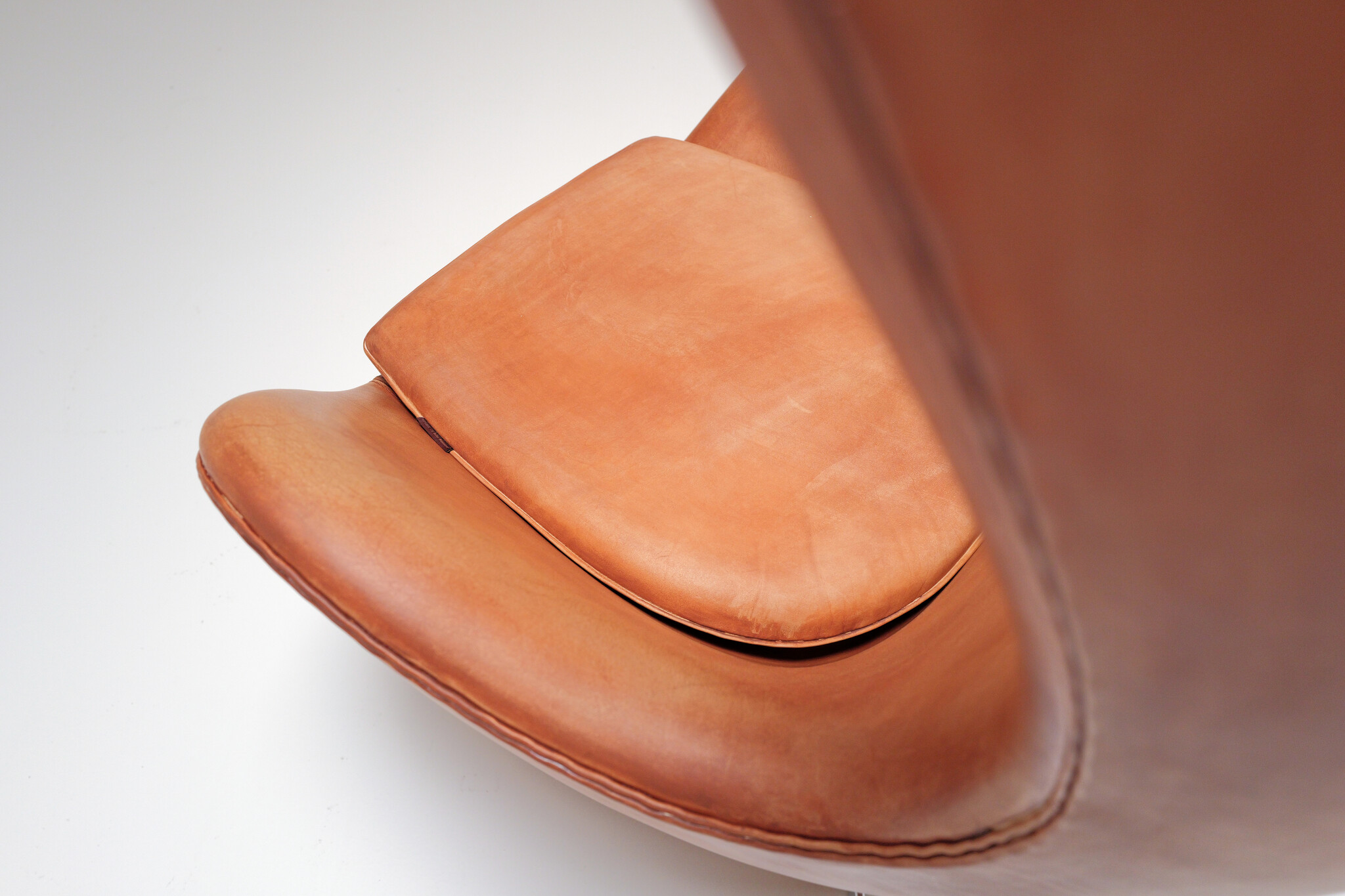 Egg Chair in natural Rustik leather by Arne Jacobsen for Fritz Hansen